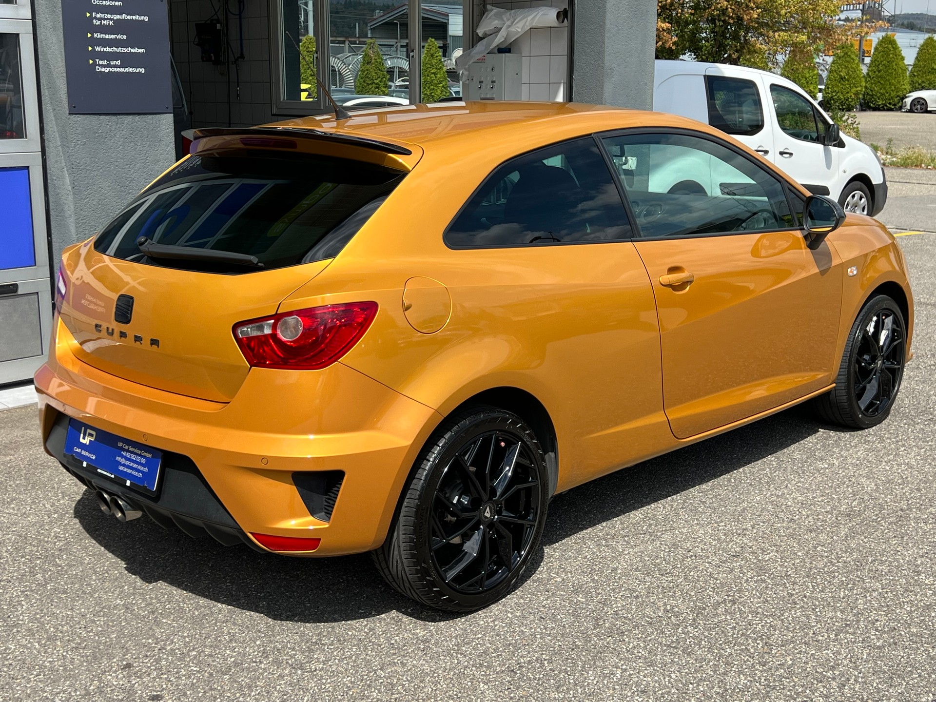 SEAT Ibiza SC 1.4 TSI 180 Cupra DSG-image-3
