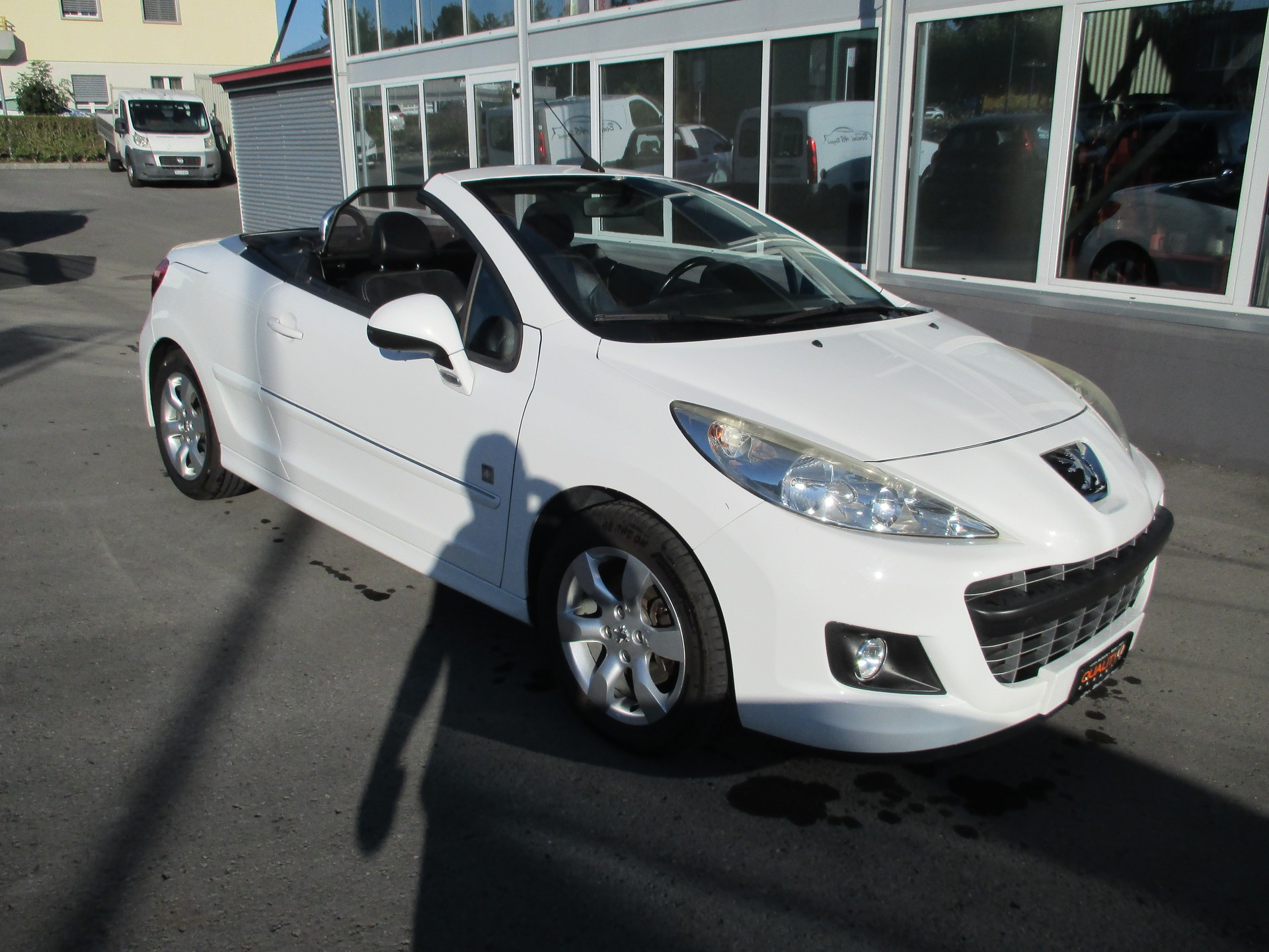 PEUGEOT 207 CC 1.6 16V Turbo Swiss Edition-image-8