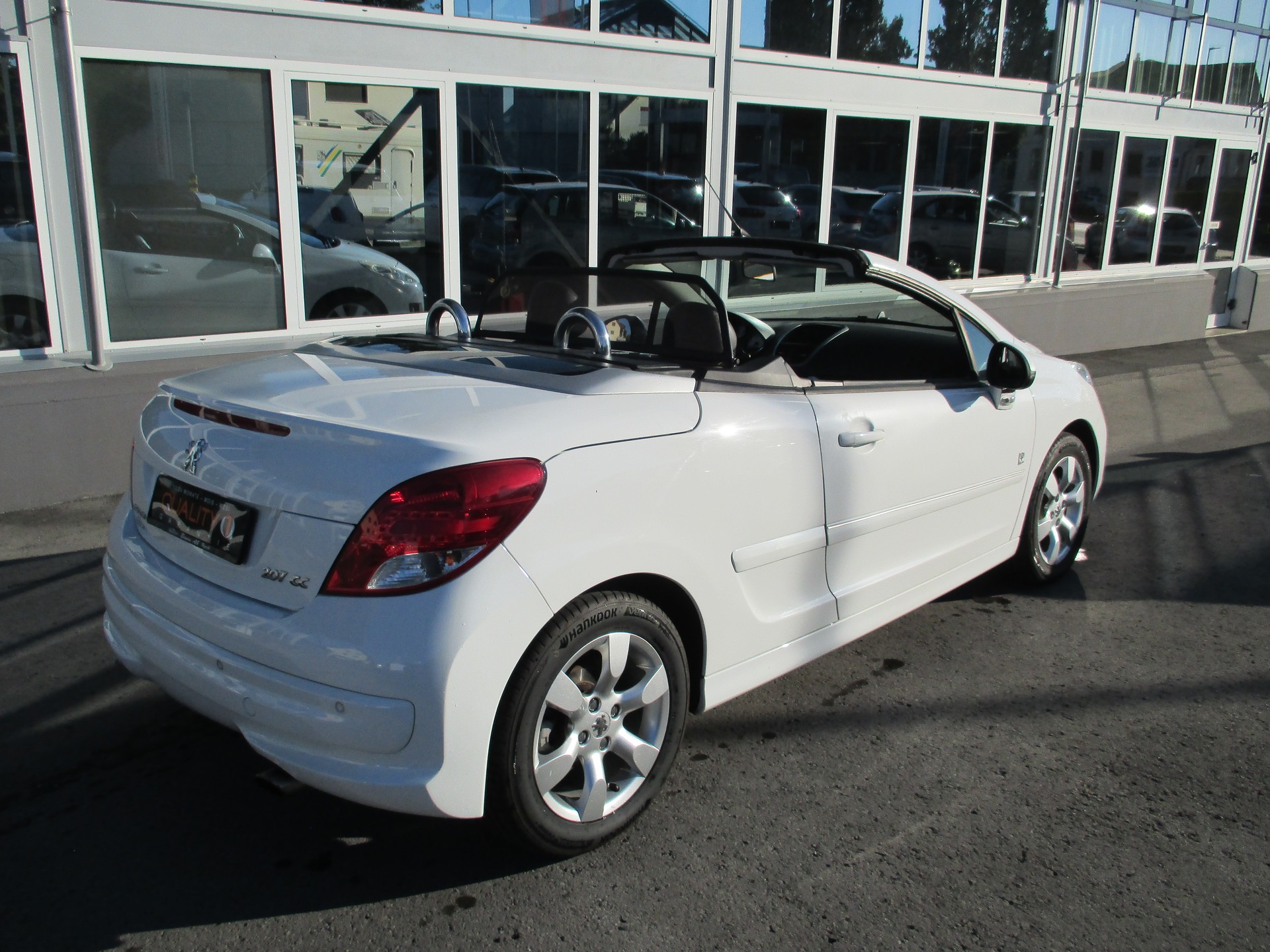PEUGEOT 207 CC 1.6 16V Turbo Swiss Edition-image-10