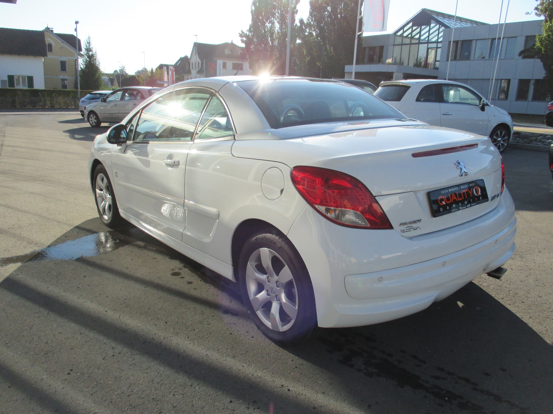 PEUGEOT 207 CC 1.6 16V Turbo Swiss Edition-image-6