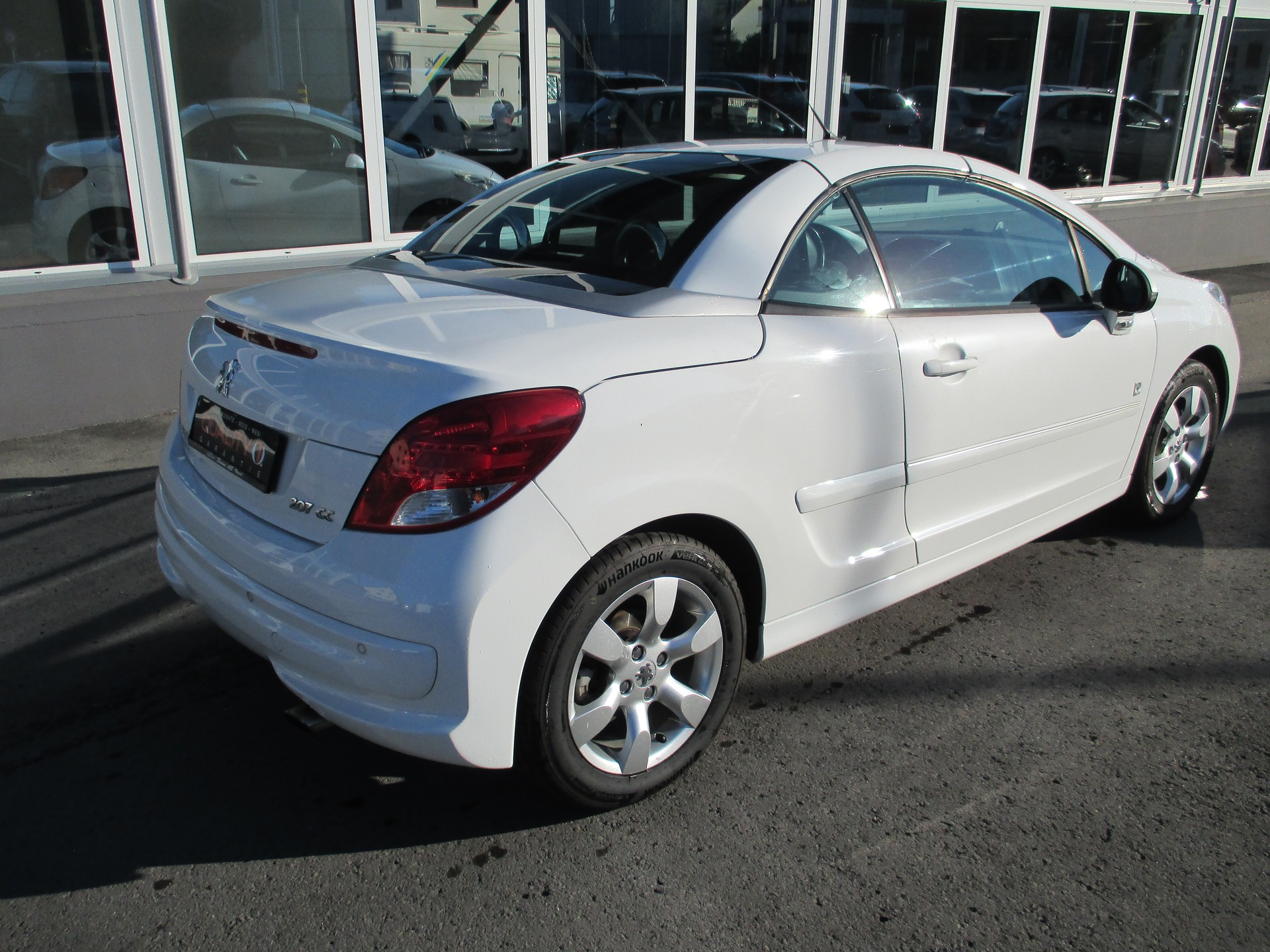 PEUGEOT 207 CC 1.6 16V Turbo Swiss Edition-image-4