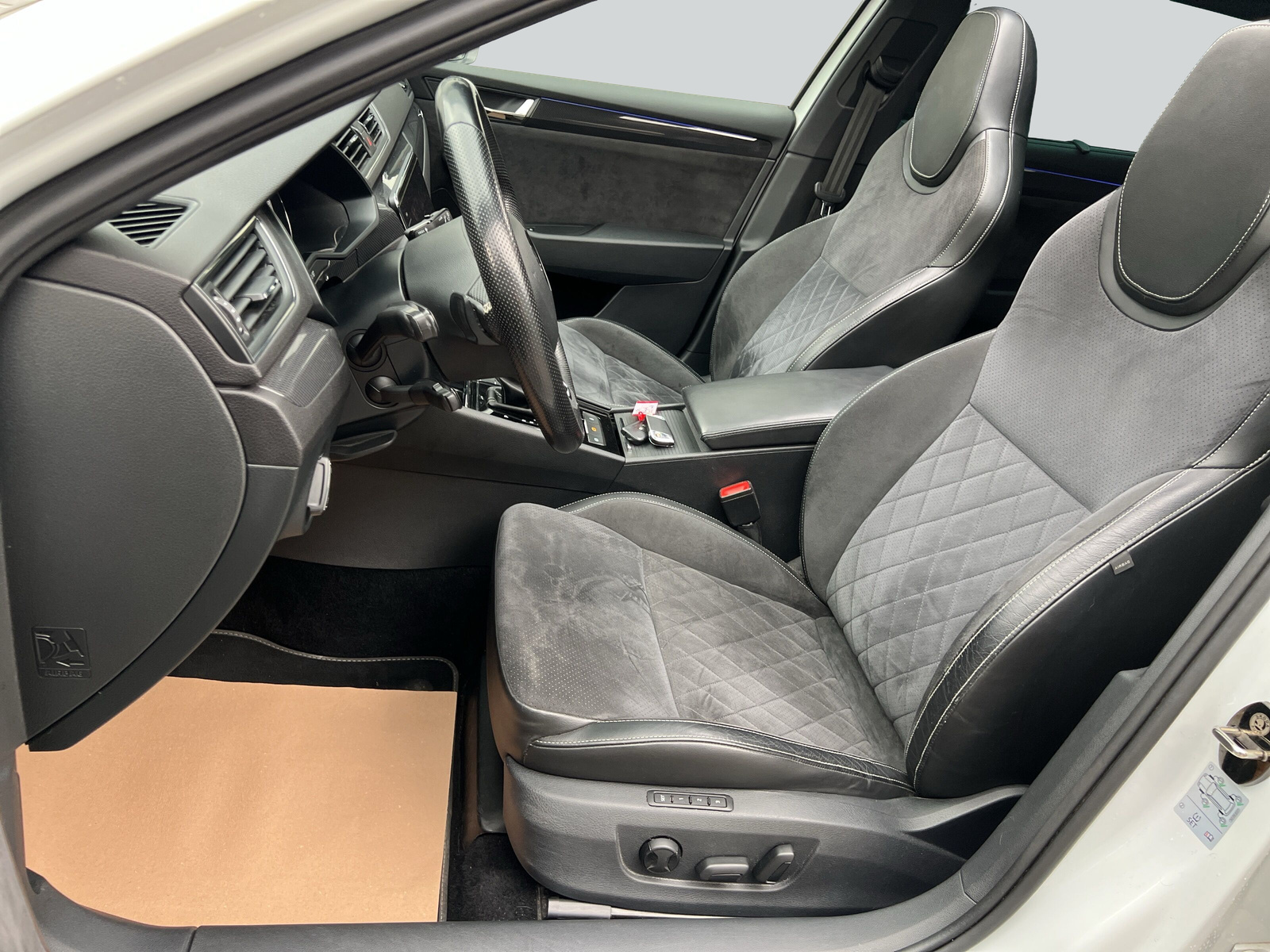 SKODA Superb Combi 2.0 TSI SportLine+ DSG 4x4-image-9