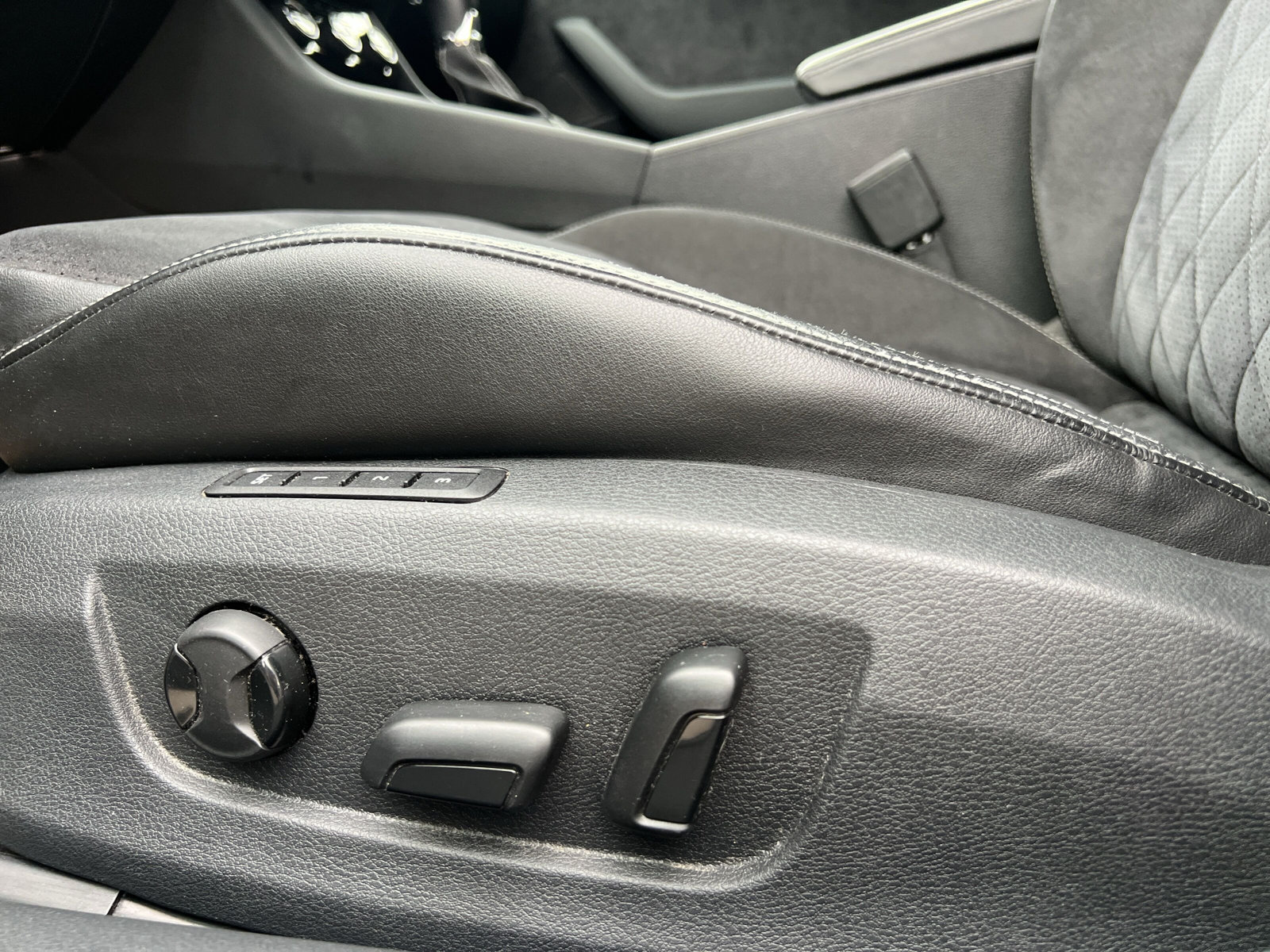 SKODA Superb Combi 2.0 TSI SportLine+ DSG 4x4-image-19