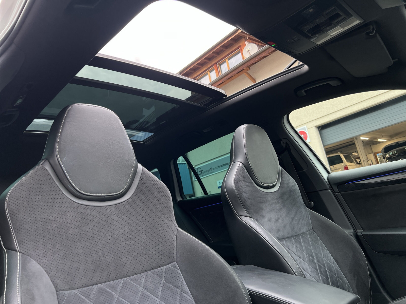 SKODA Superb Combi 2.0 TSI SportLine+ DSG 4x4-image-16