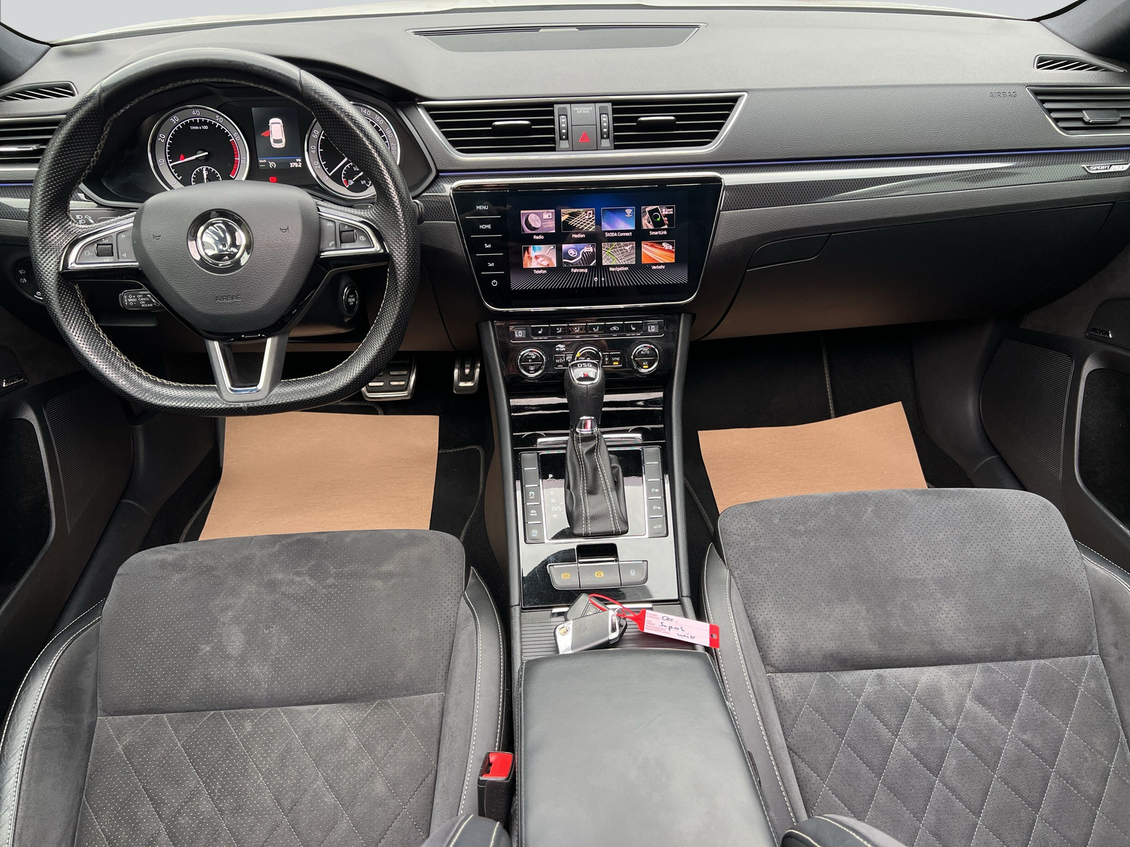 SKODA Superb Combi 2.0 TSI SportLine+ DSG 4x4-image-11