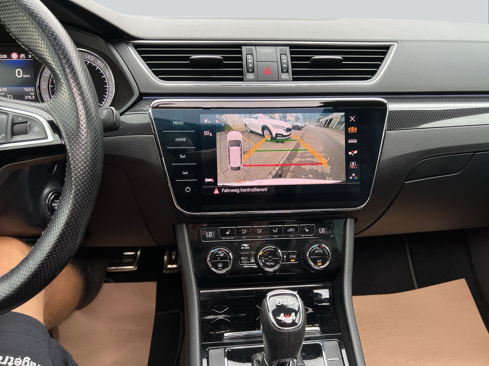 SKODA Superb Combi 2.0 TSI SportLine+ DSG 4x4-image-15