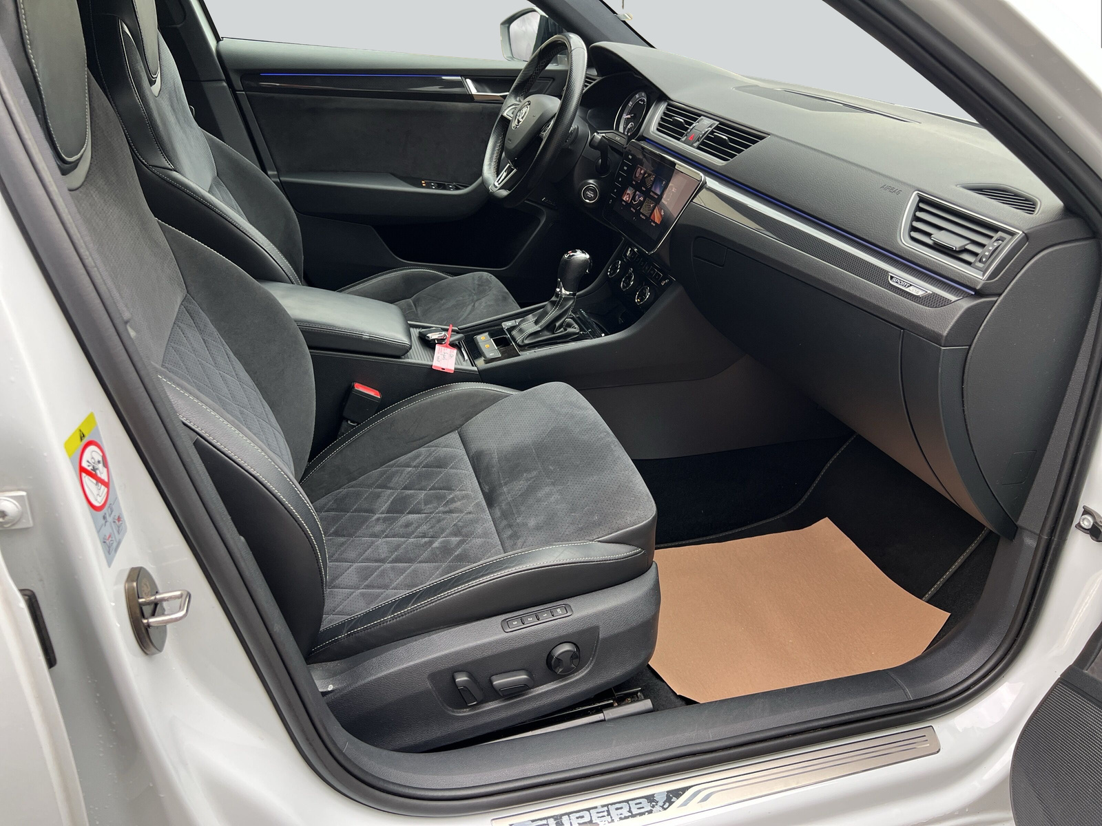 SKODA Superb Combi 2.0 TSI SportLine+ DSG 4x4-image-10