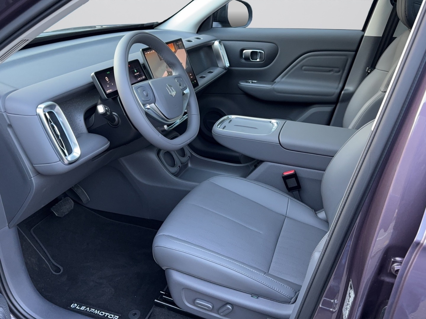 LEAPMOTOR B10 1.5 Hybrid EV-image-4