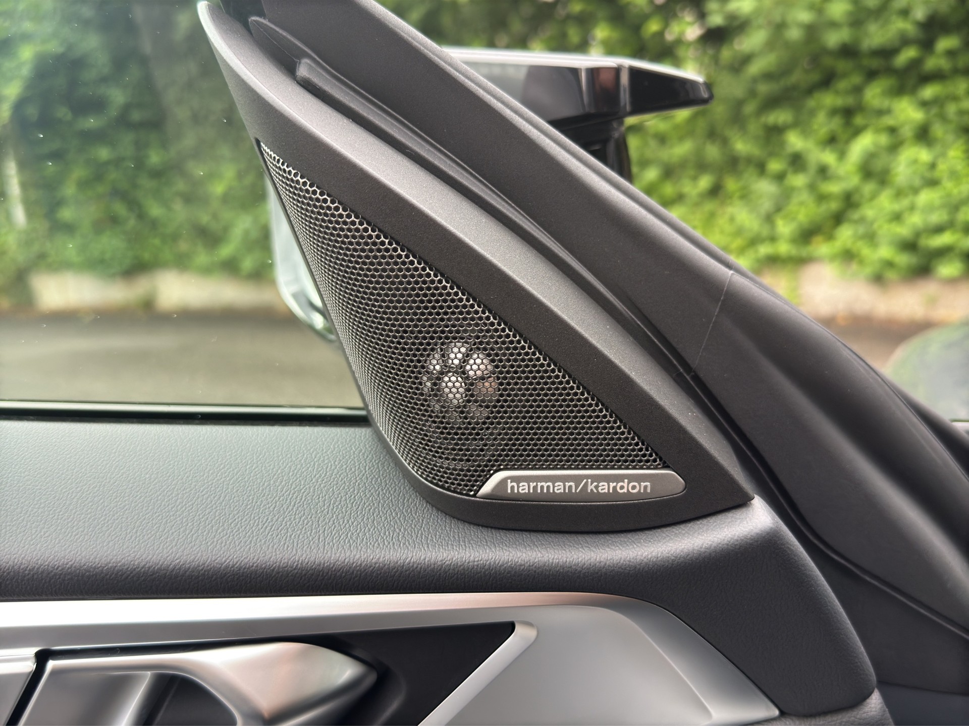 BMW i4 M50 M Sport Pro (CH) INDIVIDUAL-image-24