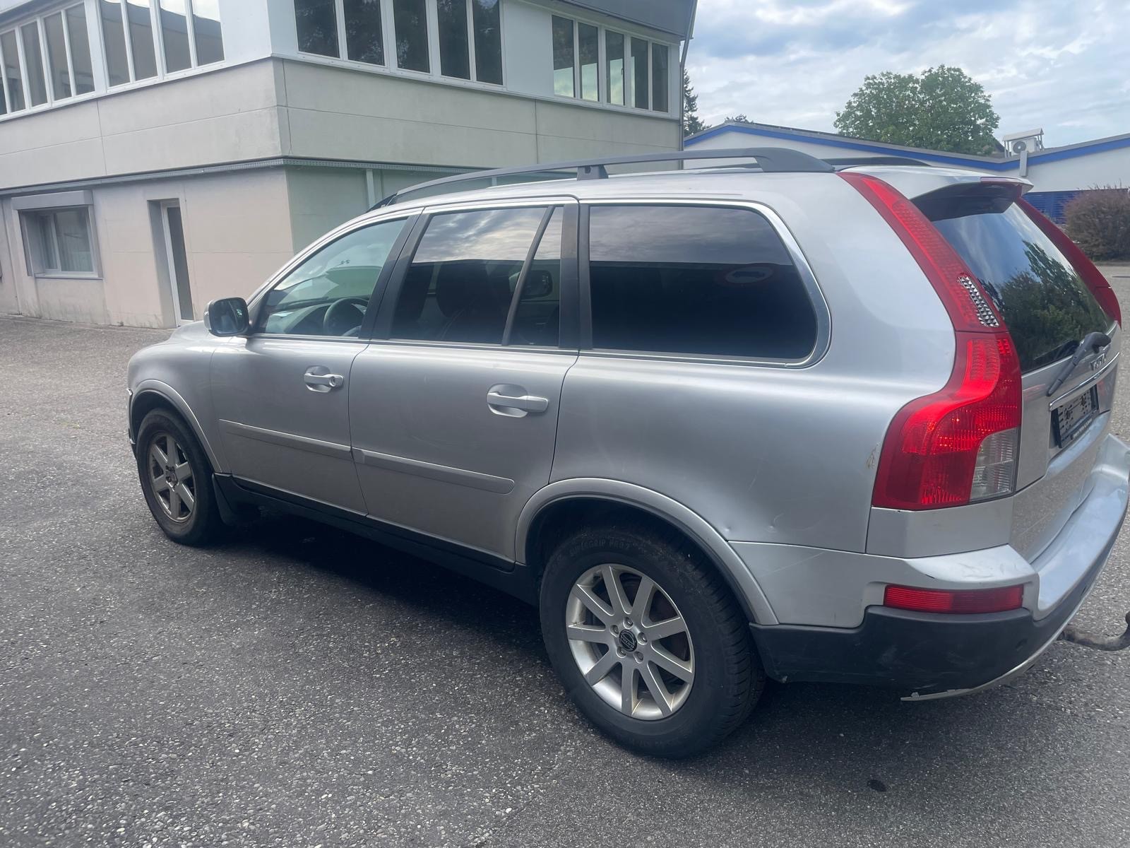 VOLVO XC90 D5 AWD Momentum-image-11