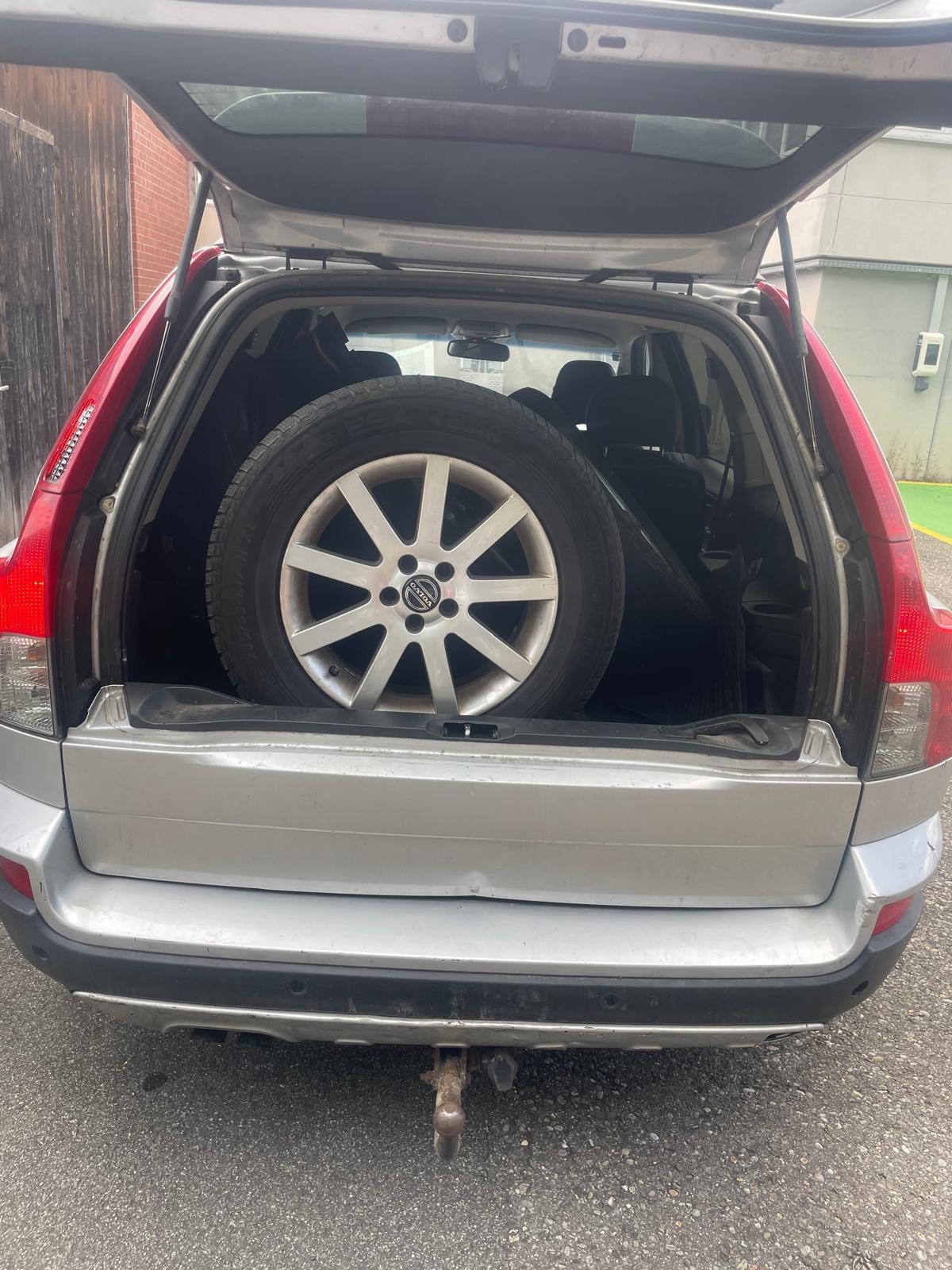 VOLVO XC90 D5 AWD Momentum-image-5