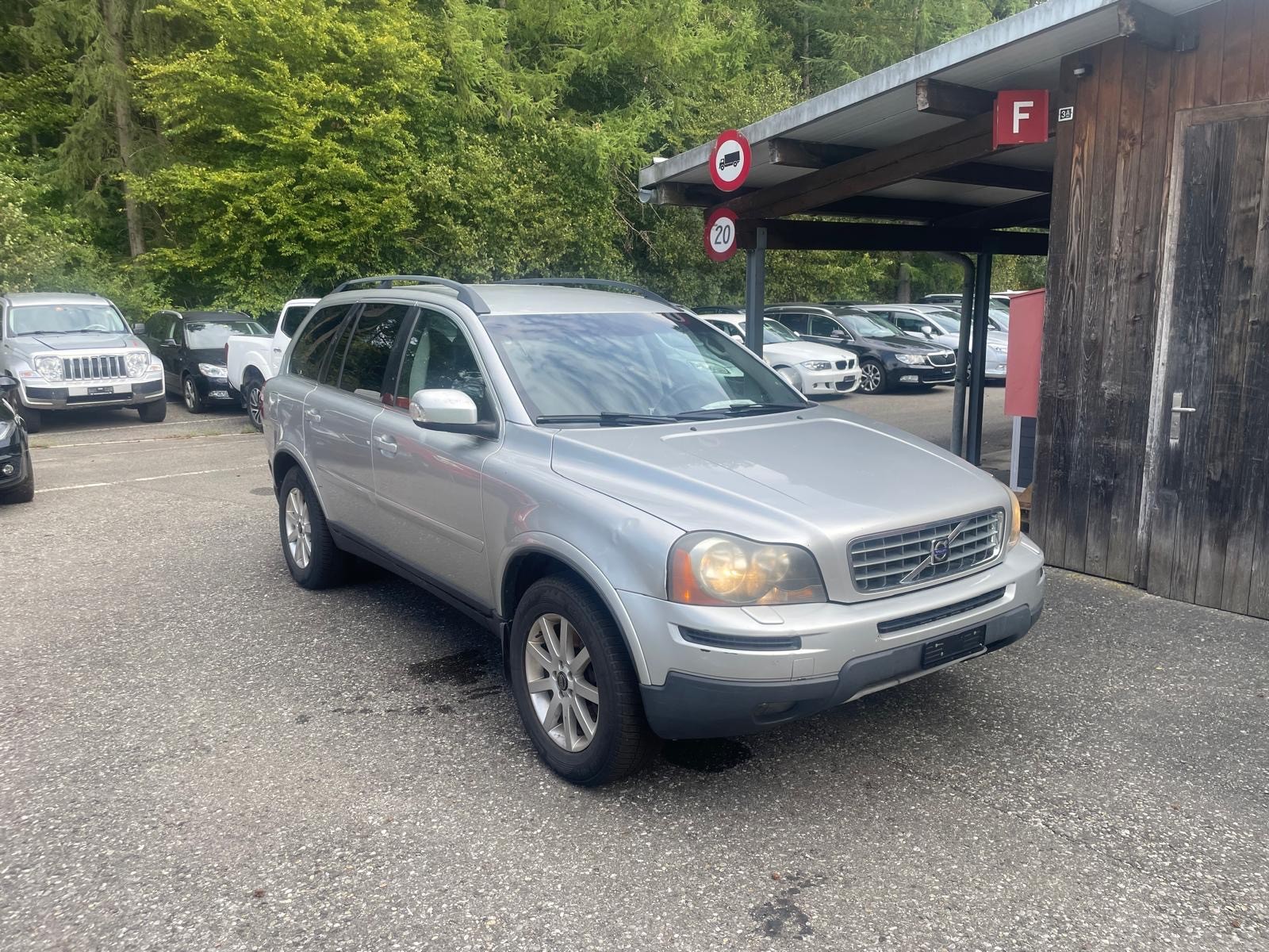 VOLVO XC90 D5 AWD Momentum-image-2