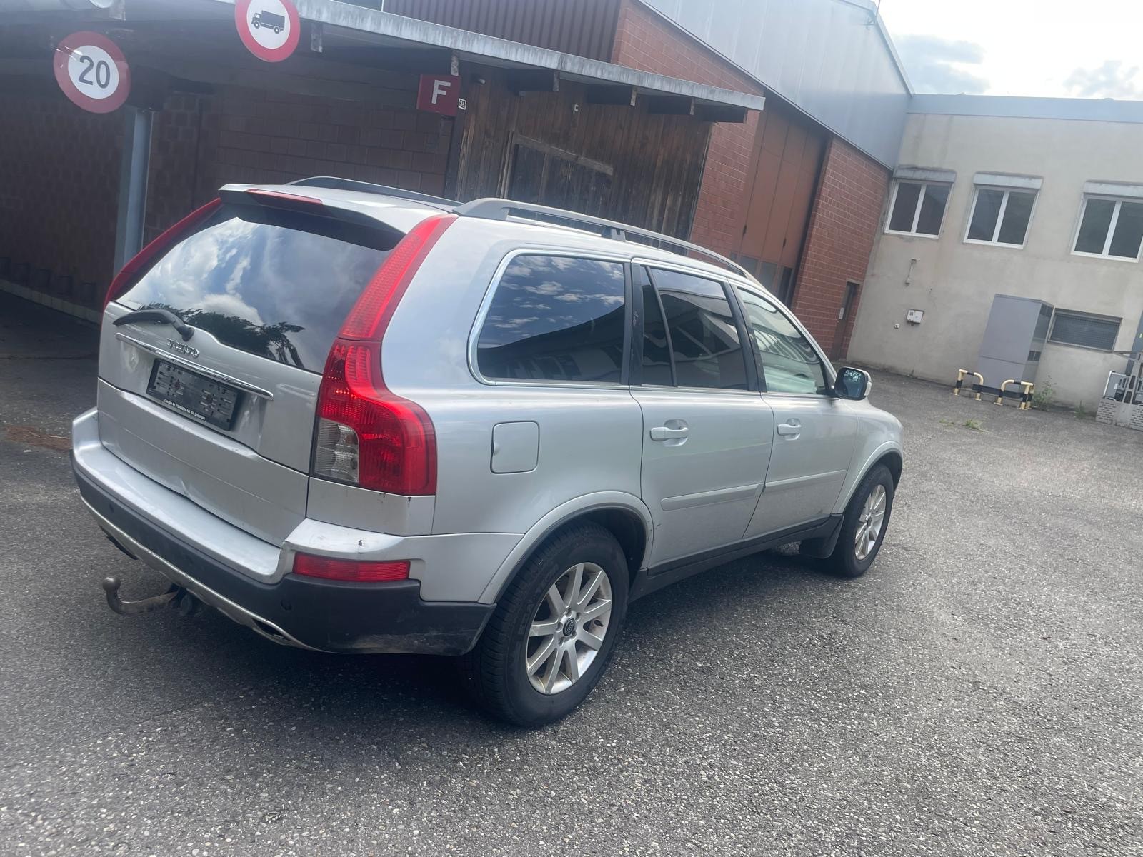 VOLVO XC90 D5 AWD Momentum-image-4