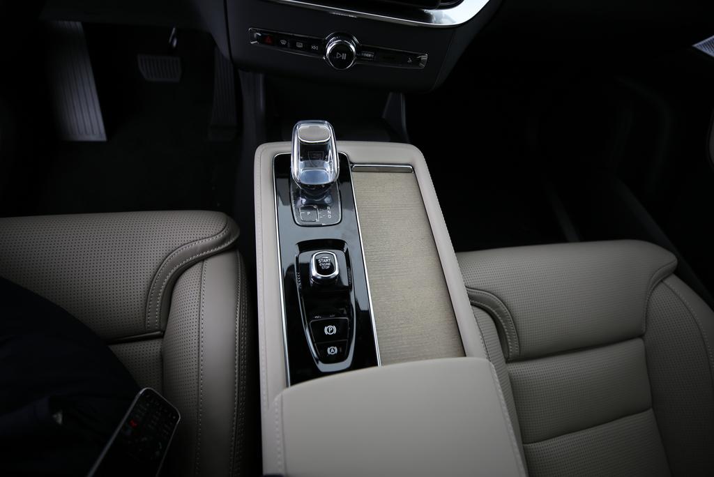 VOLVO XC90 2.0 T8 TE Ultra Bright eAWD-image-14