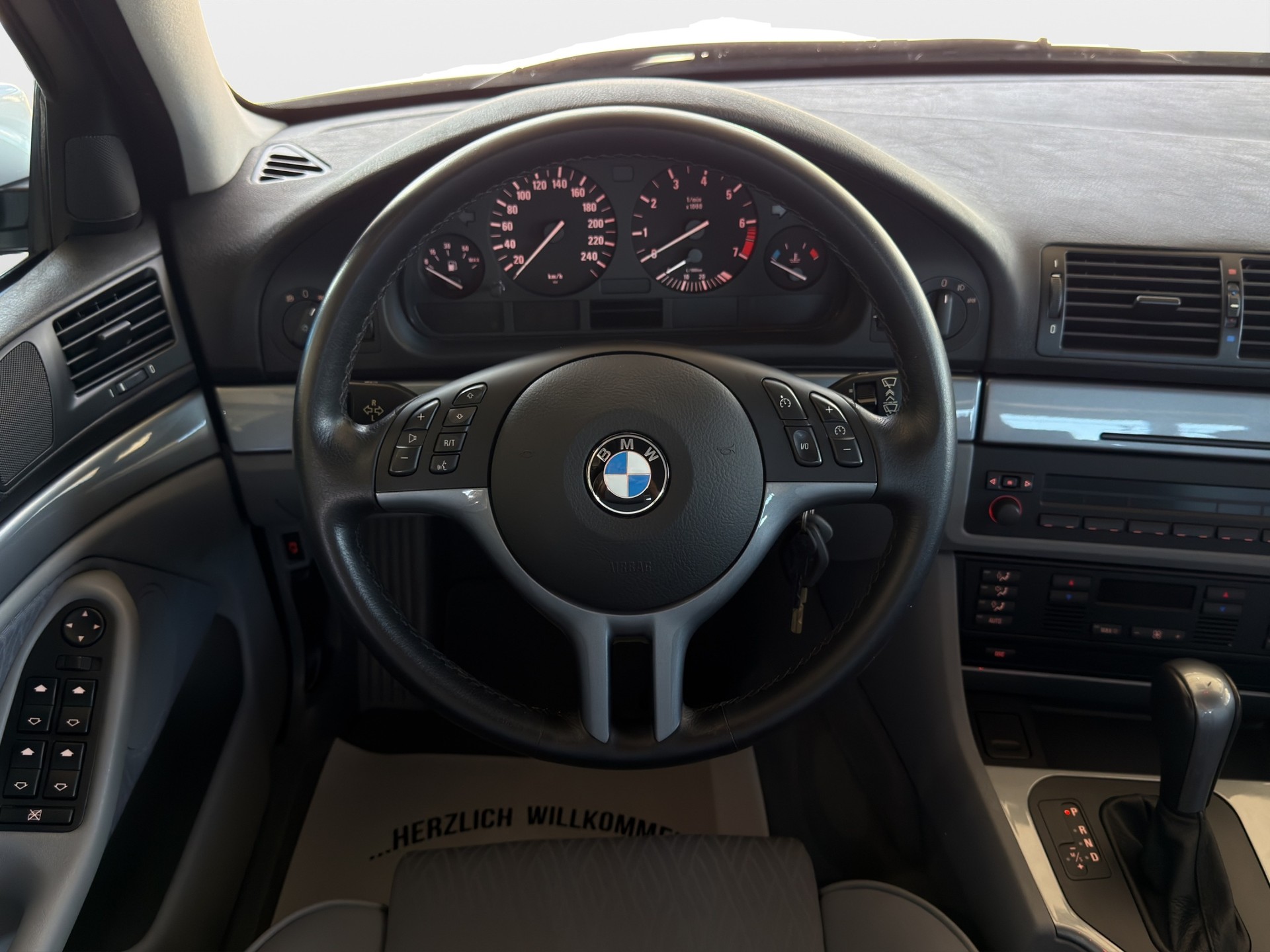 BMW 520i Advantage*TOP Gepflegt*CH-Fahrzeug,ab MFK*-image-8