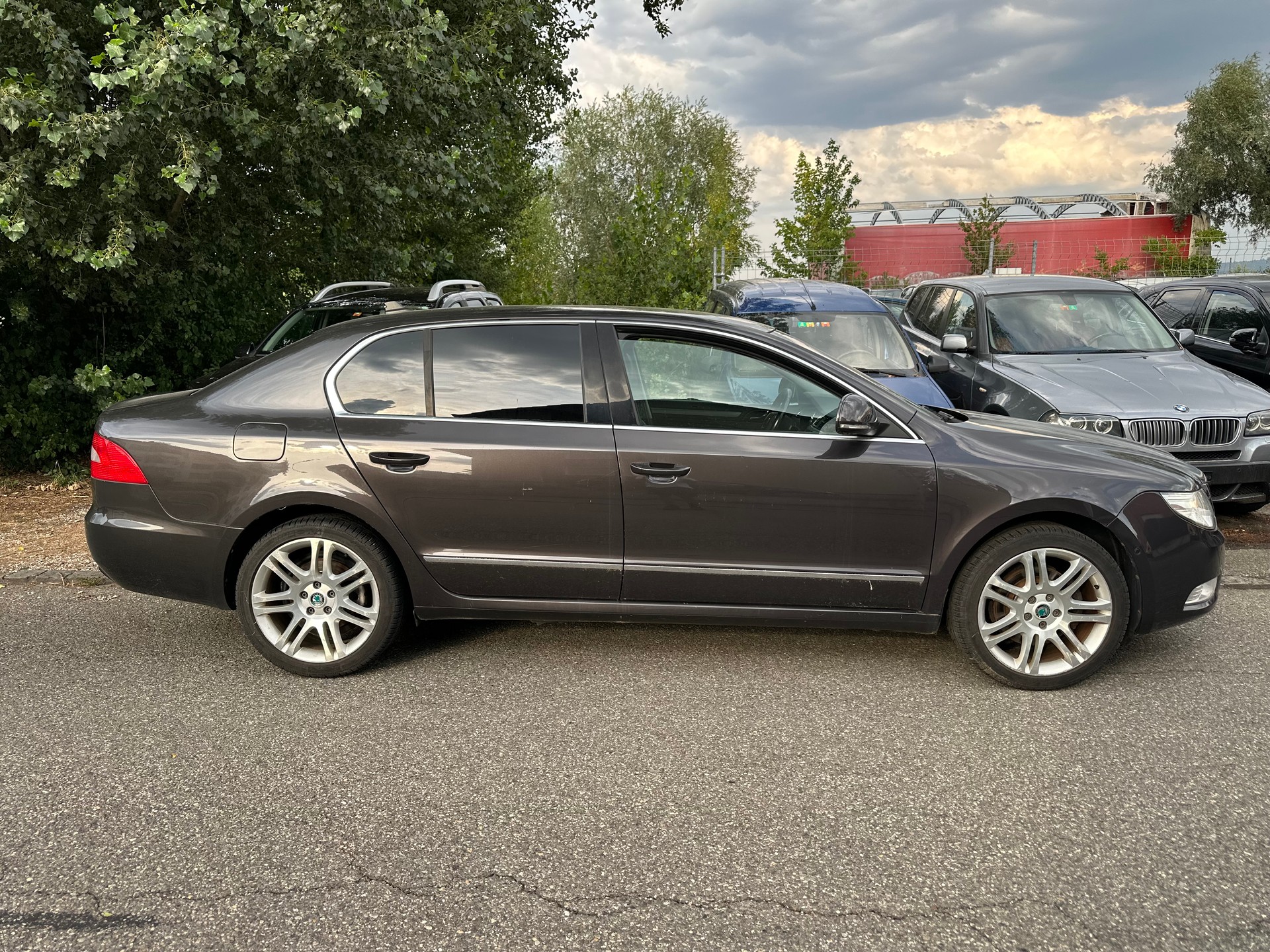 SKODA Superb 1.8 TSI Elegance DSG-image-2