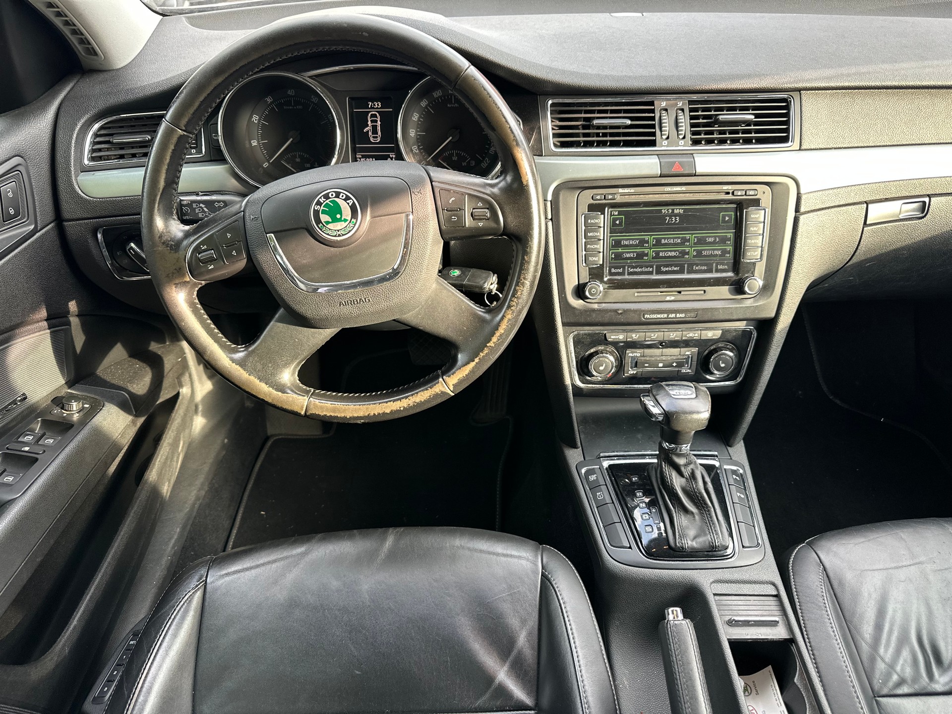 SKODA Superb 1.8 TSI Elegance DSG-image-6