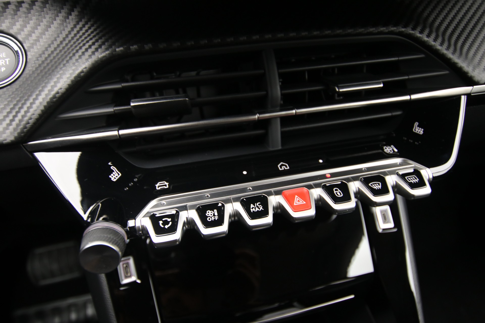 PEUGEOT 208 1.2 MHEV 110 Allure Premium-image-22