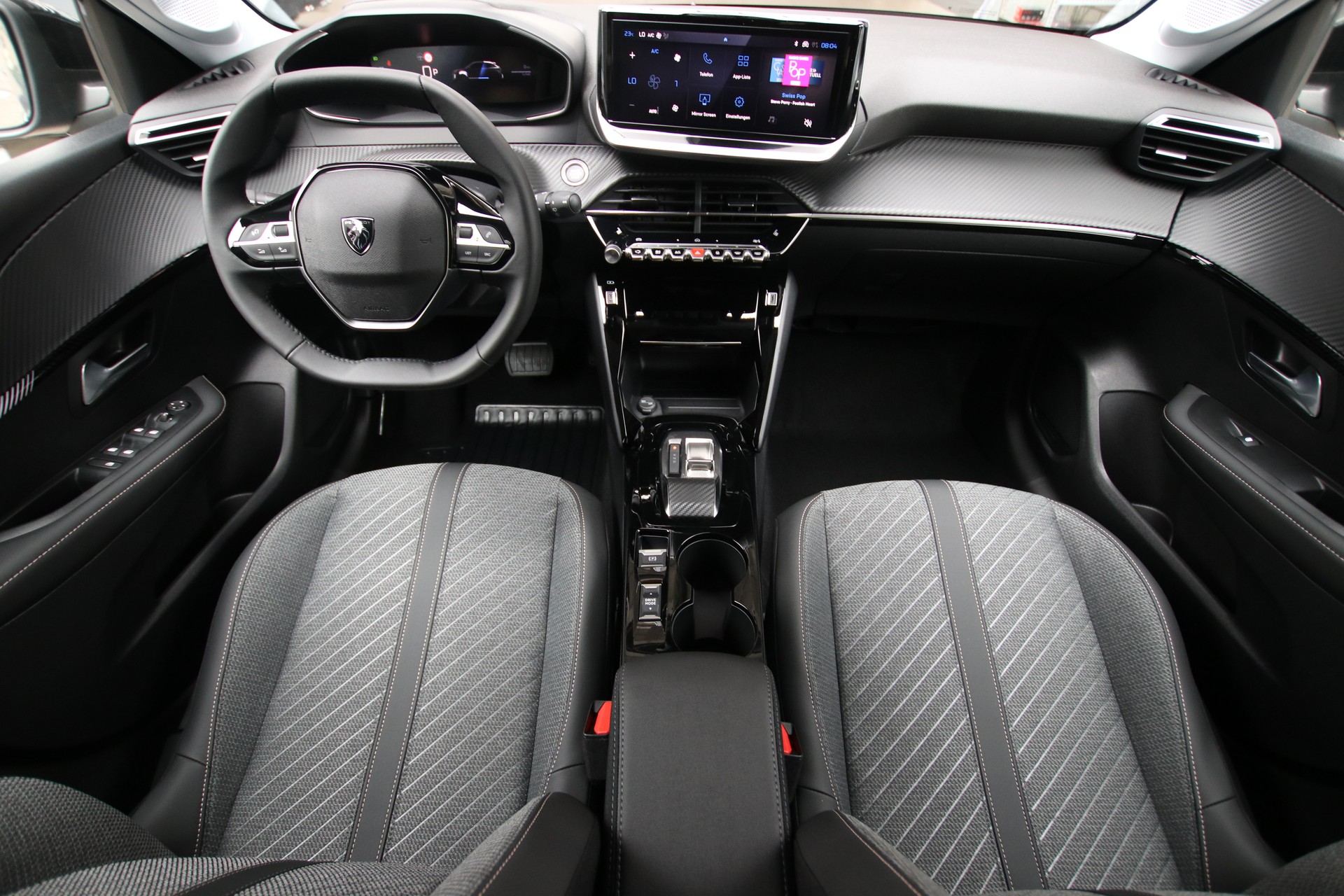 PEUGEOT 208 1.2 MHEV 110 Allure Premium-image-11