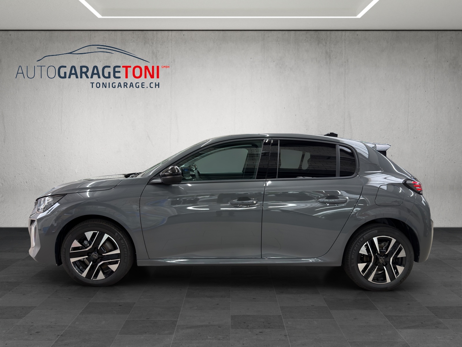 PEUGEOT 208 1.2 MHEV 110 Allure Premium-image-4