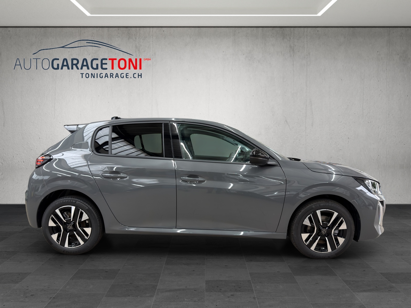 PEUGEOT 208 1.2 MHEV 110 Allure Premium-image-5
