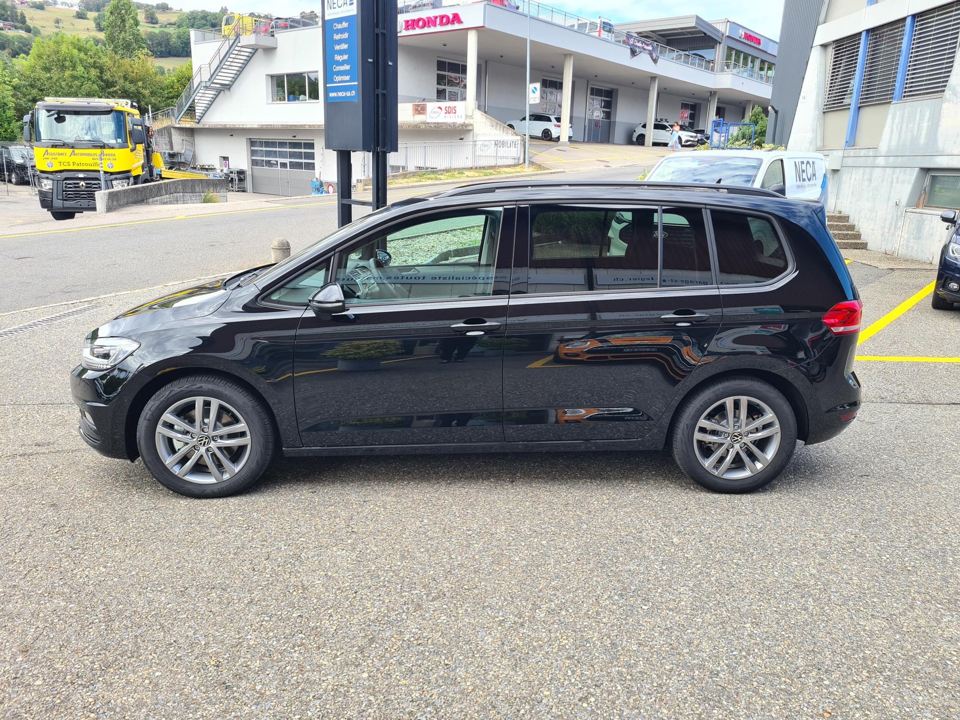 VW Touran 1.5 TSI EVO Comfortline DSG - 7 places-image-2