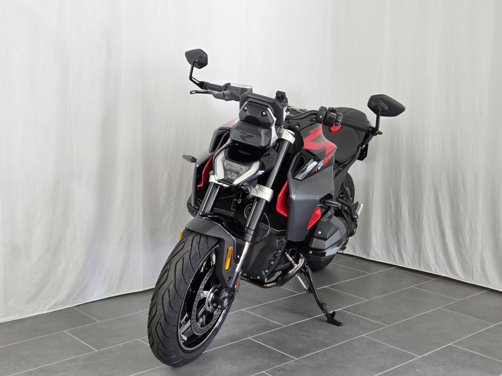 BMW R 1300 R Performance Boxer Bonus CHF 1'500 für Verträge bis 30.09.26-showroom-element-1