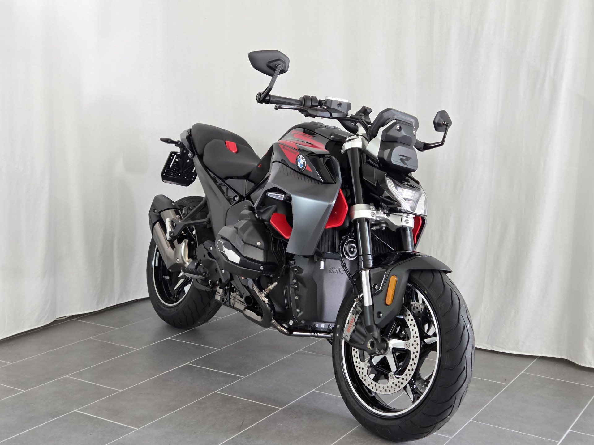 BMW R 1300 R Performance Boxer Bonus CHF 1'500 für Verträge bis 30.09.26-showroom-element-2