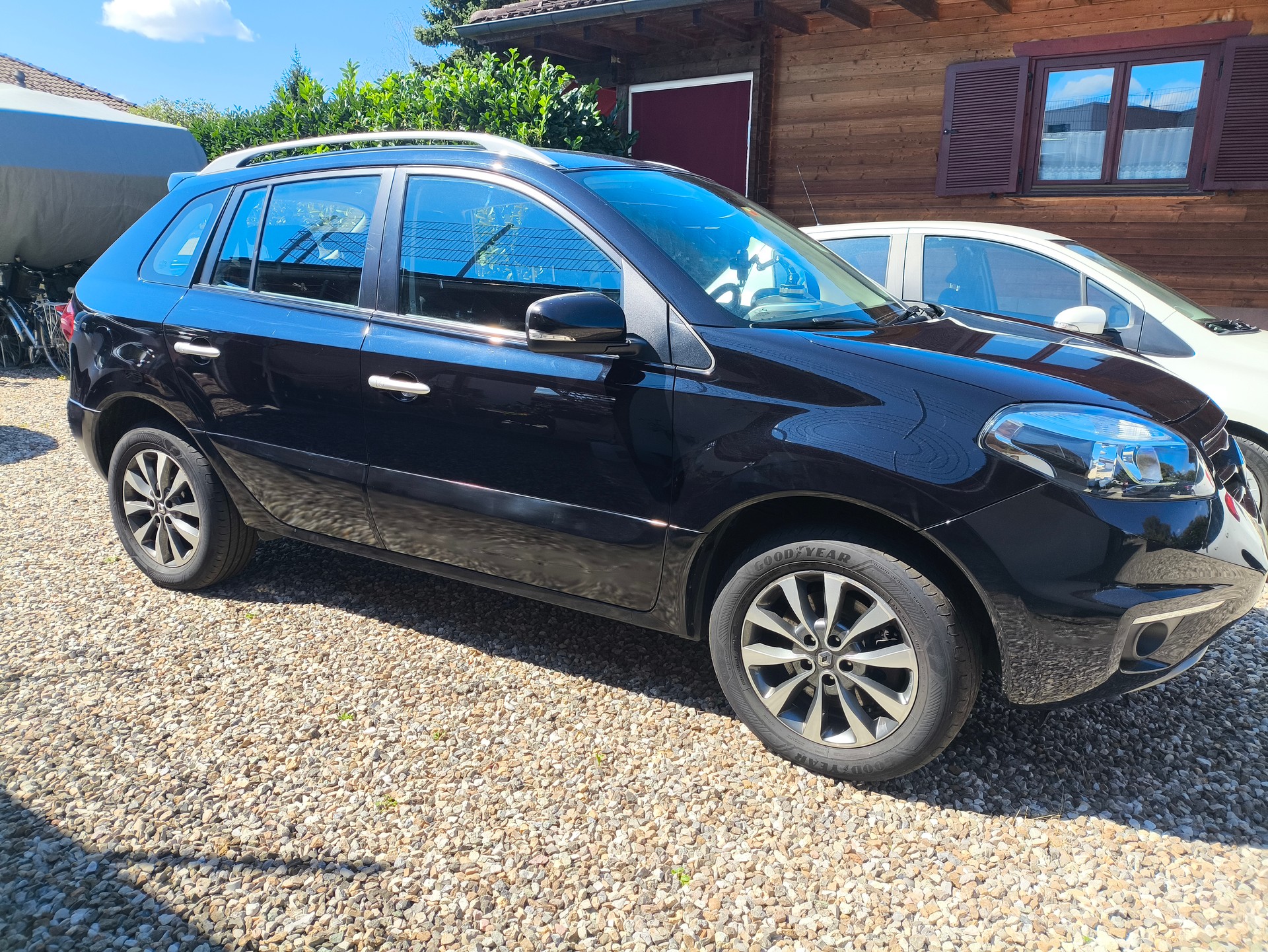 RENAULT Koleos 2.0 dCi Exception 4x4 Automatic-image-3