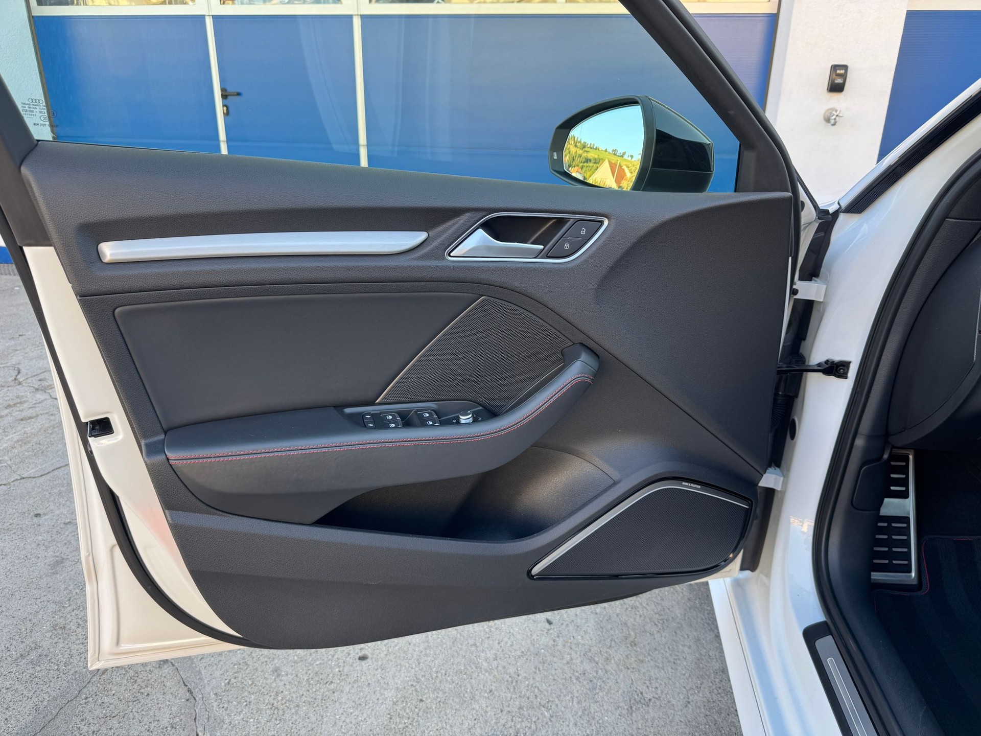 AUDI 2.0 T FSI quattro S-Tronic-image-13