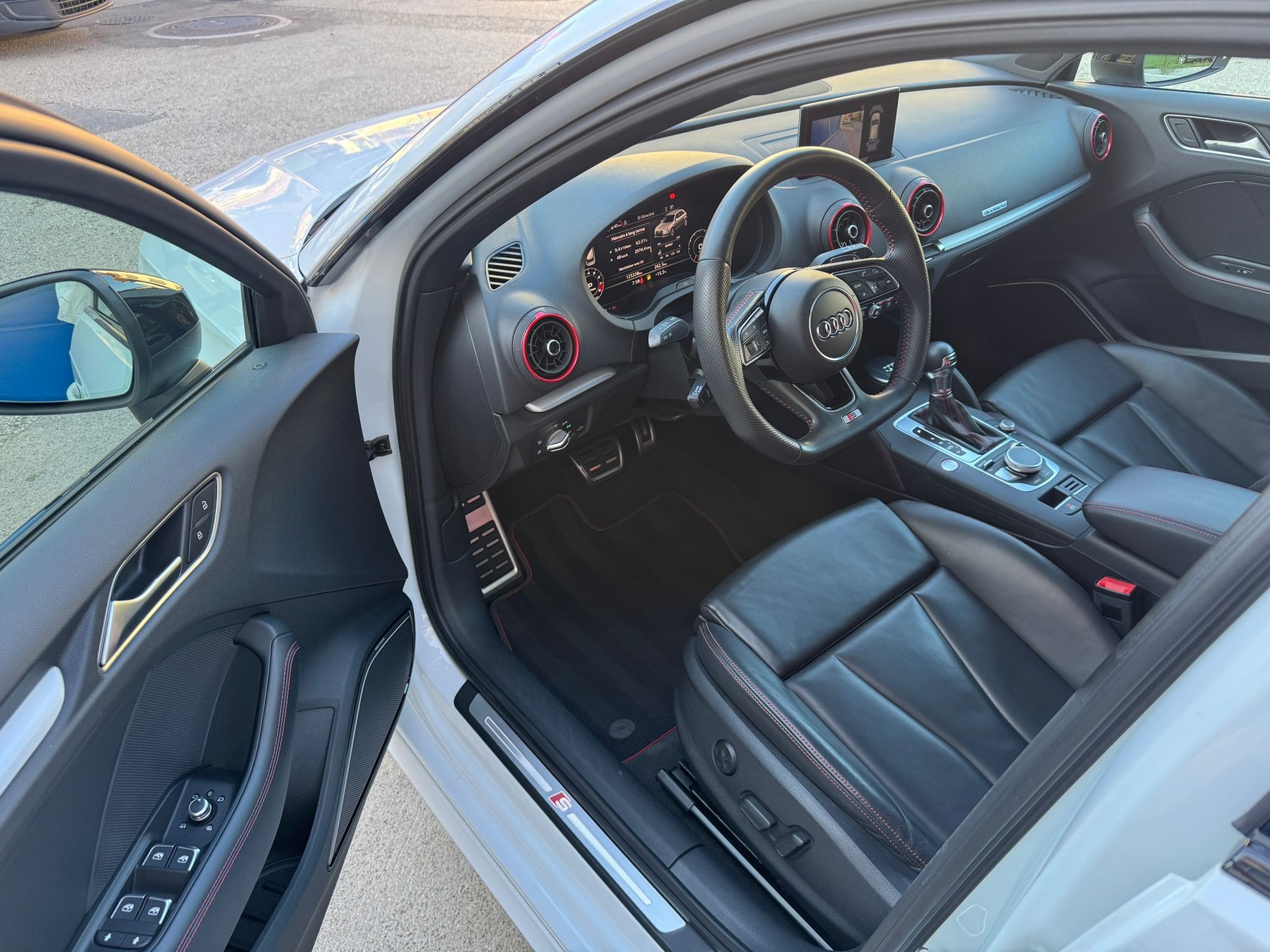 AUDI 2.0 T FSI quattro S-Tronic-image-15