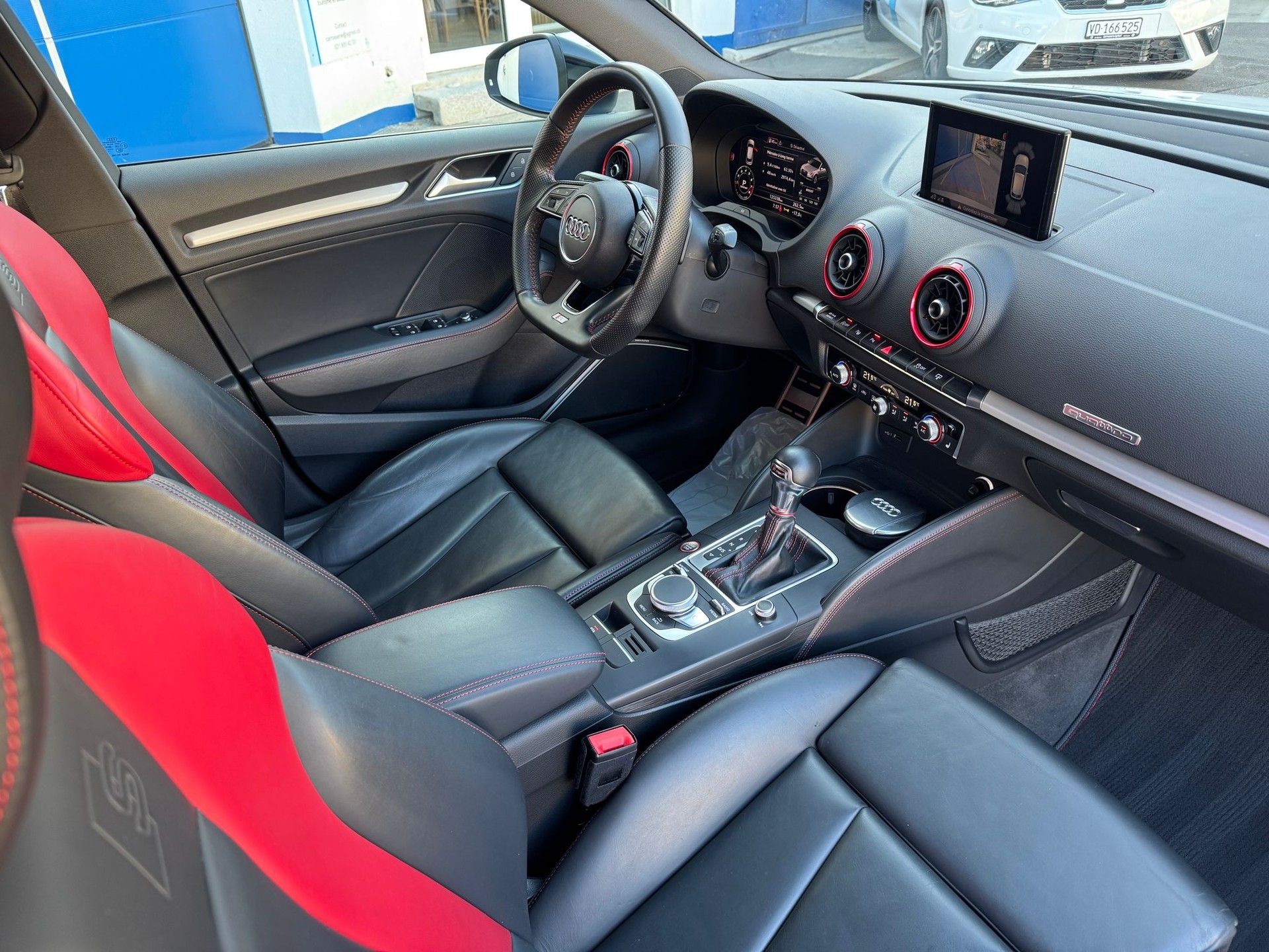 AUDI 2.0 T FSI quattro S-Tronic-image-18