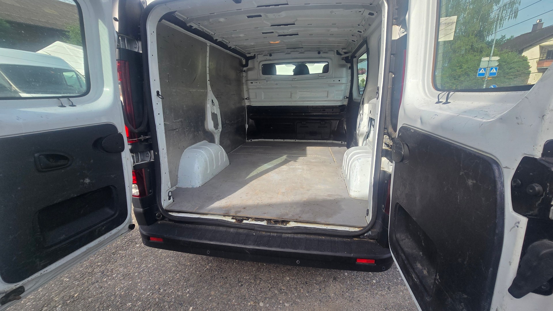 RENAULT Trafic 1.6 dCi 120 2.9t Business L1H1-image-4
