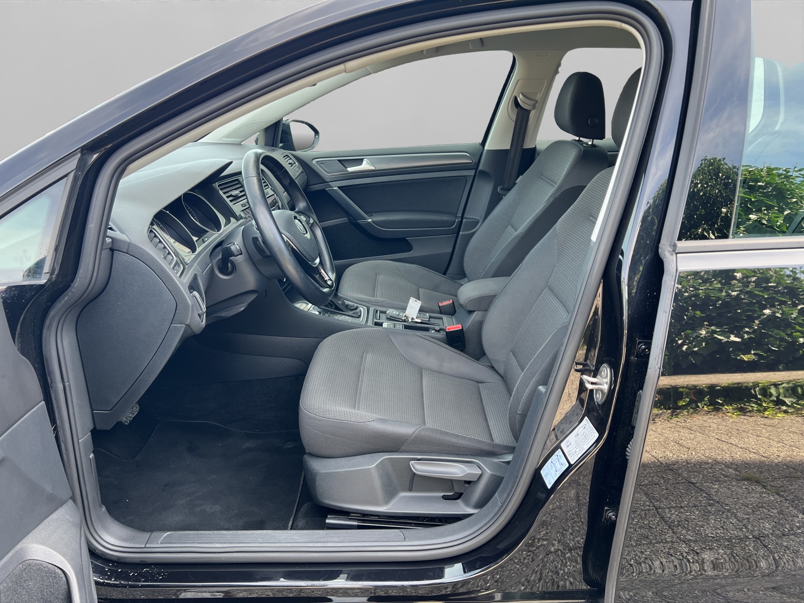 VW Golf 1.5 TSI EVO 70th Anniversary DSG-image-8