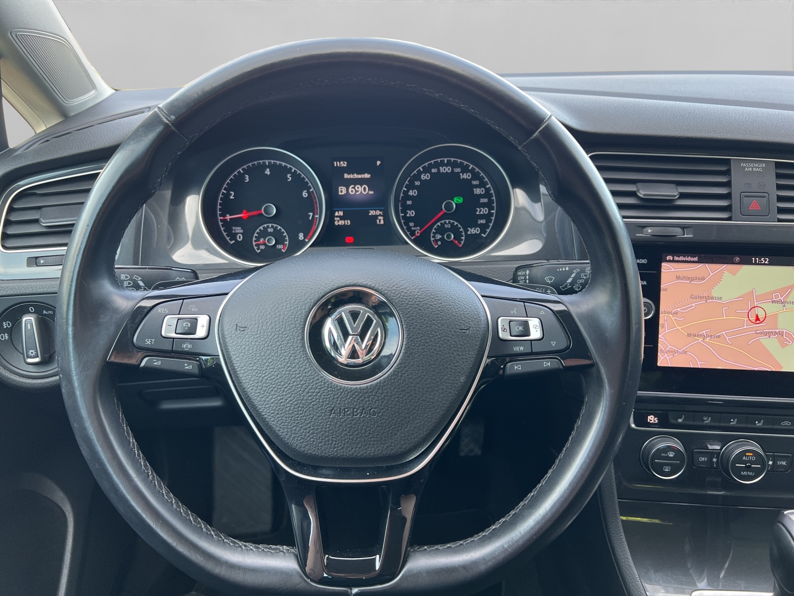 VW Golf 1.5 TSI EVO 70th Anniversary DSG-image-10