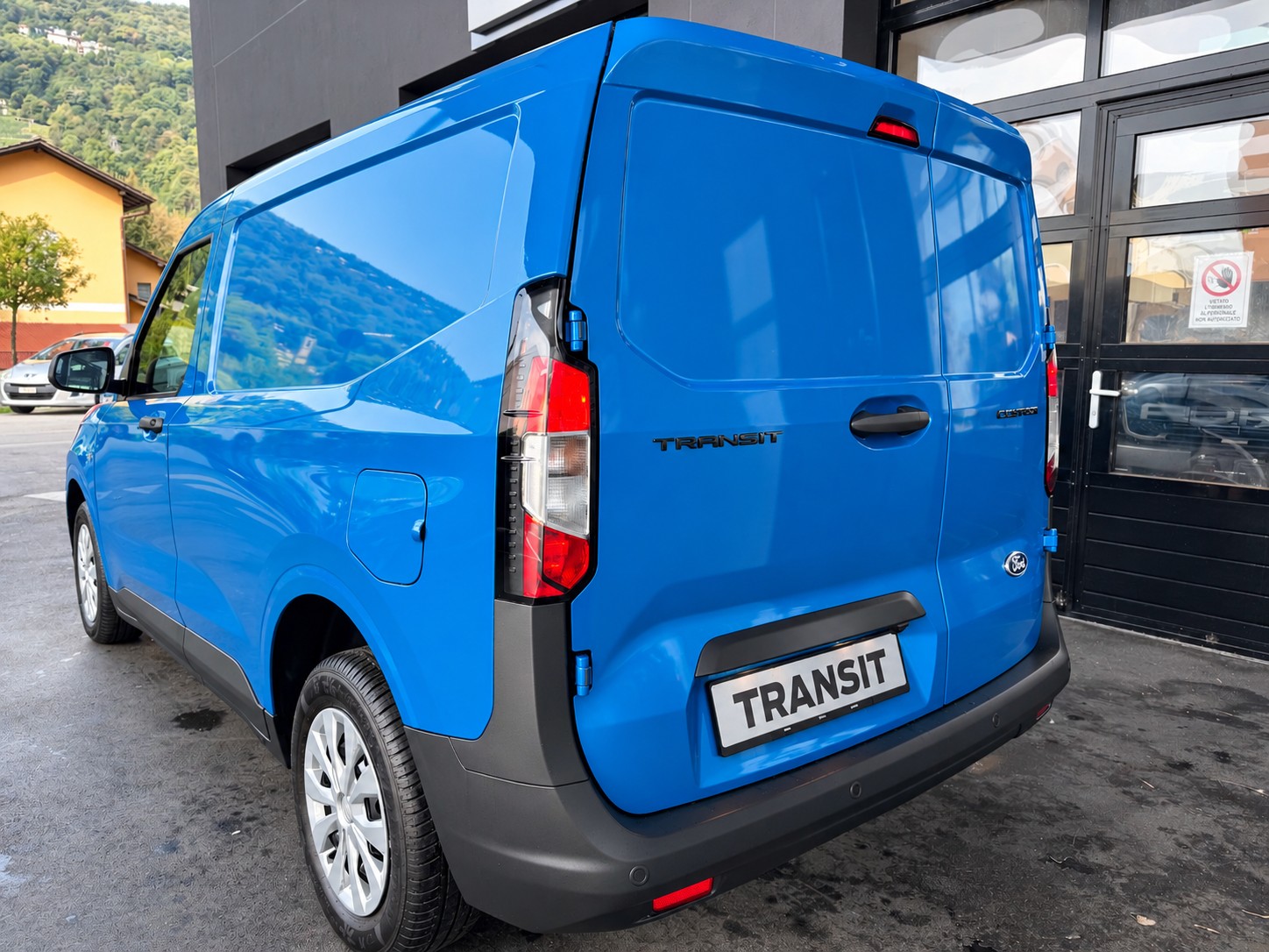 FORD Transit Courier Van 1.0 EcoBoost Trend-image-4