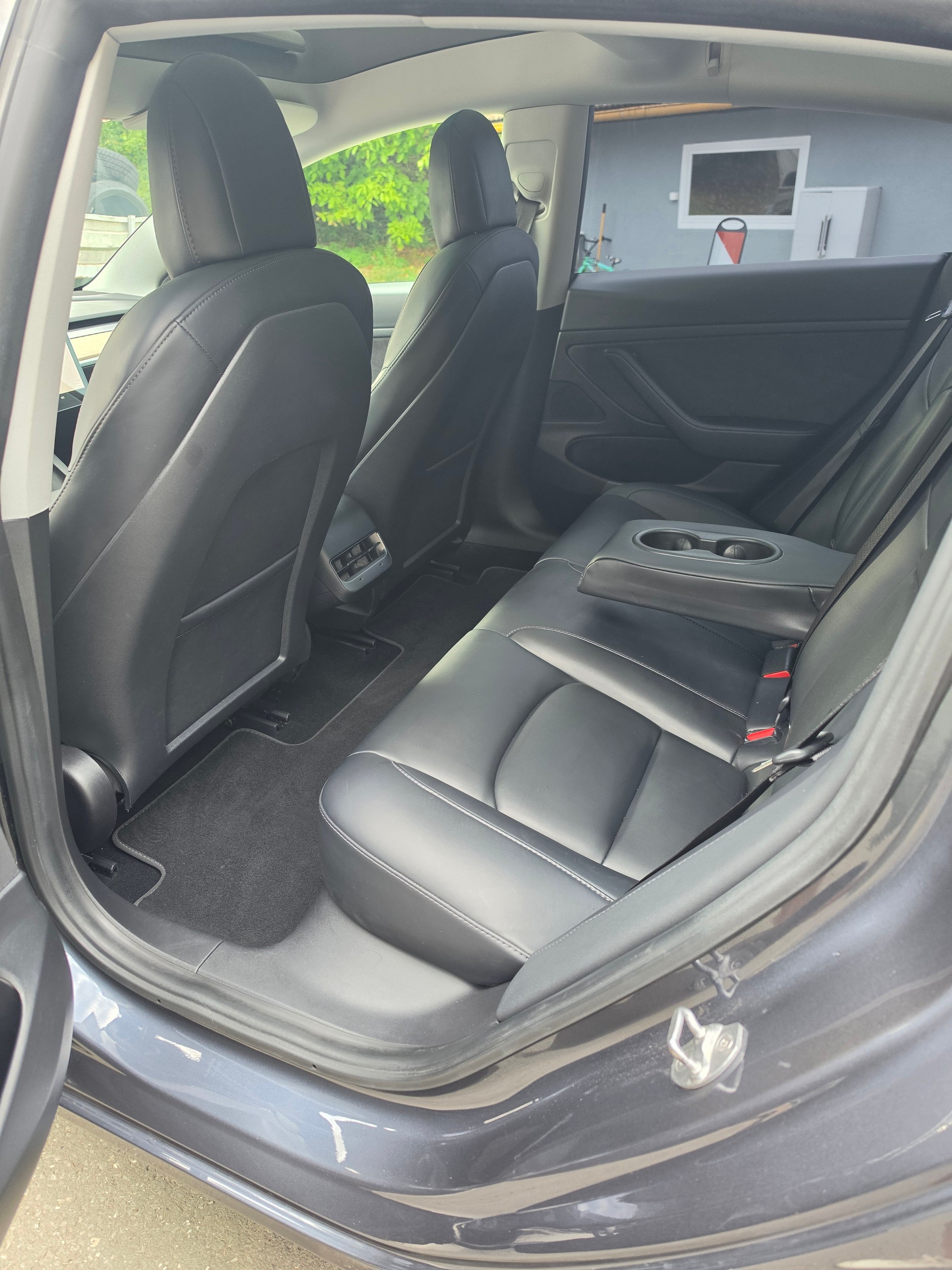 TESLA Model 3-image-14