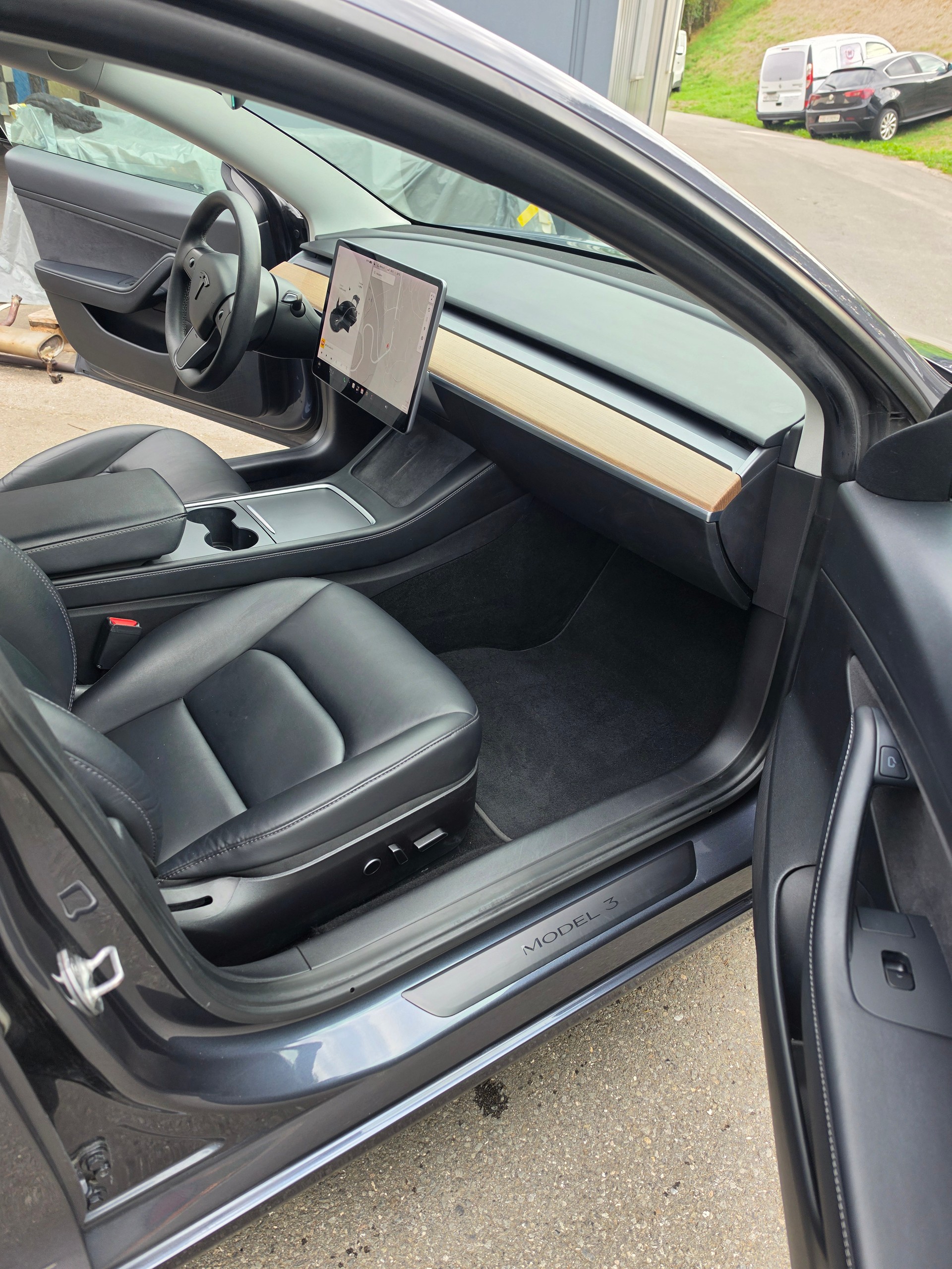 TESLA Model 3-image-13