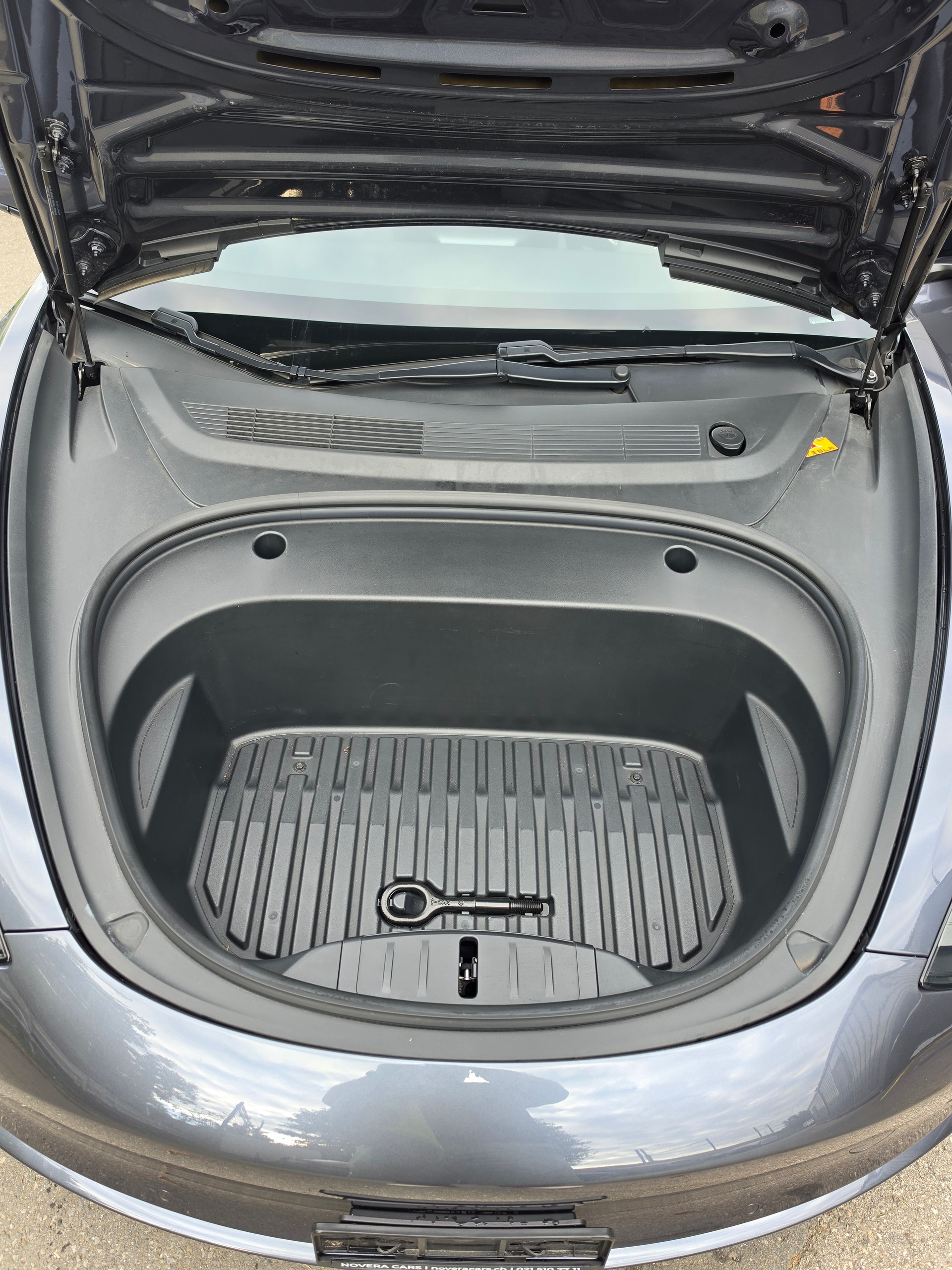 TESLA Model 3-image-20