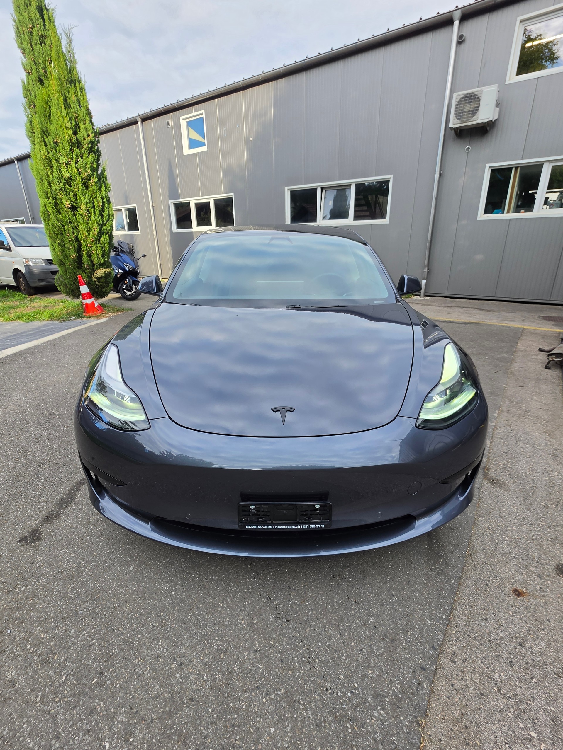 TESLA Model 3-image-1