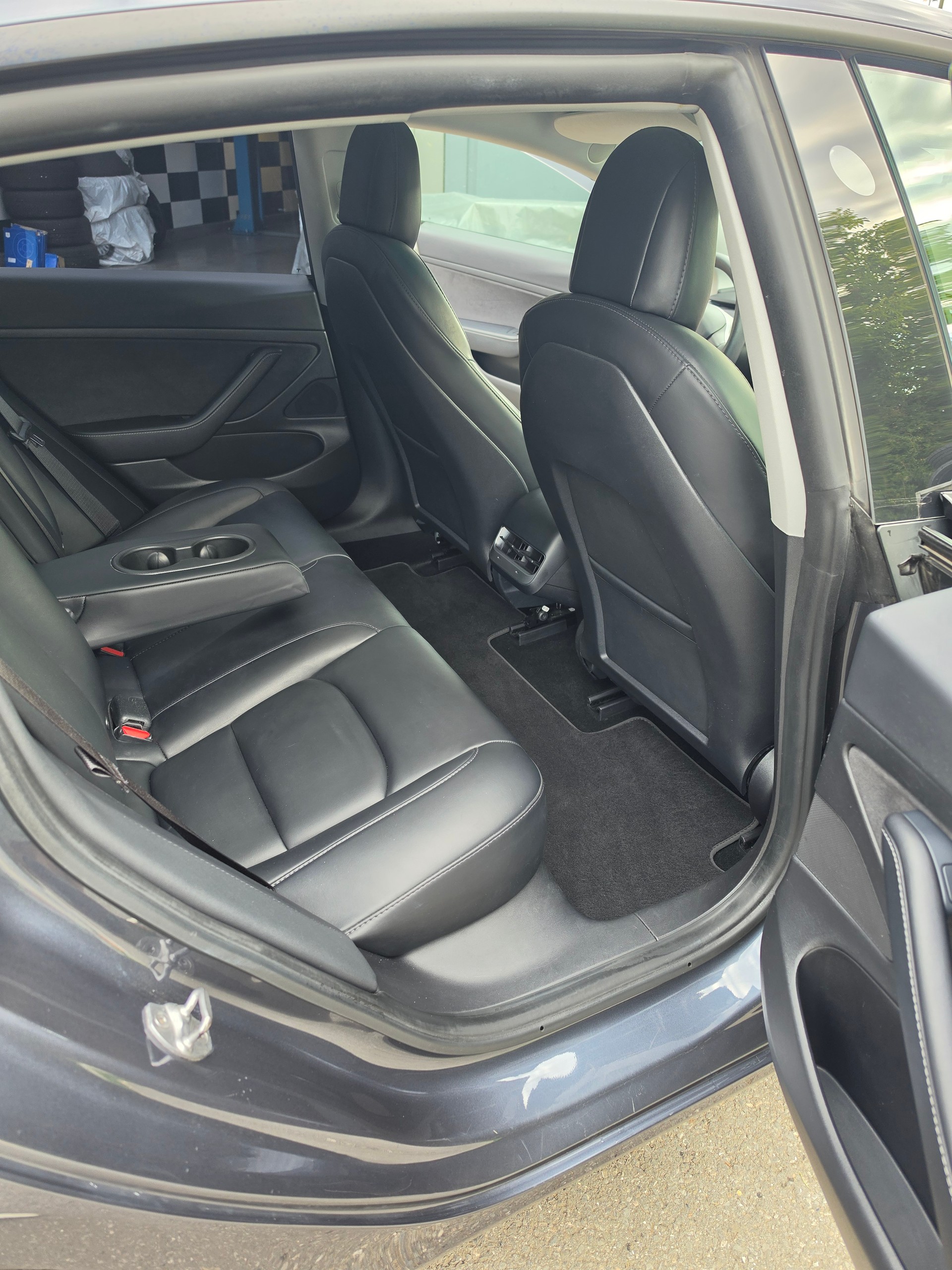 TESLA Model 3-image-15