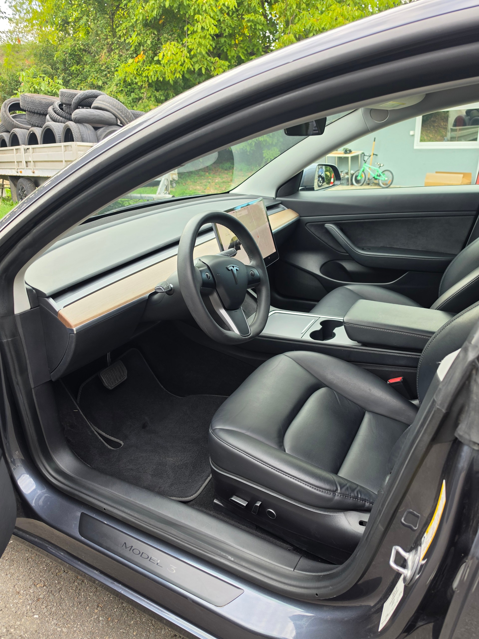 TESLA Model 3-image-12