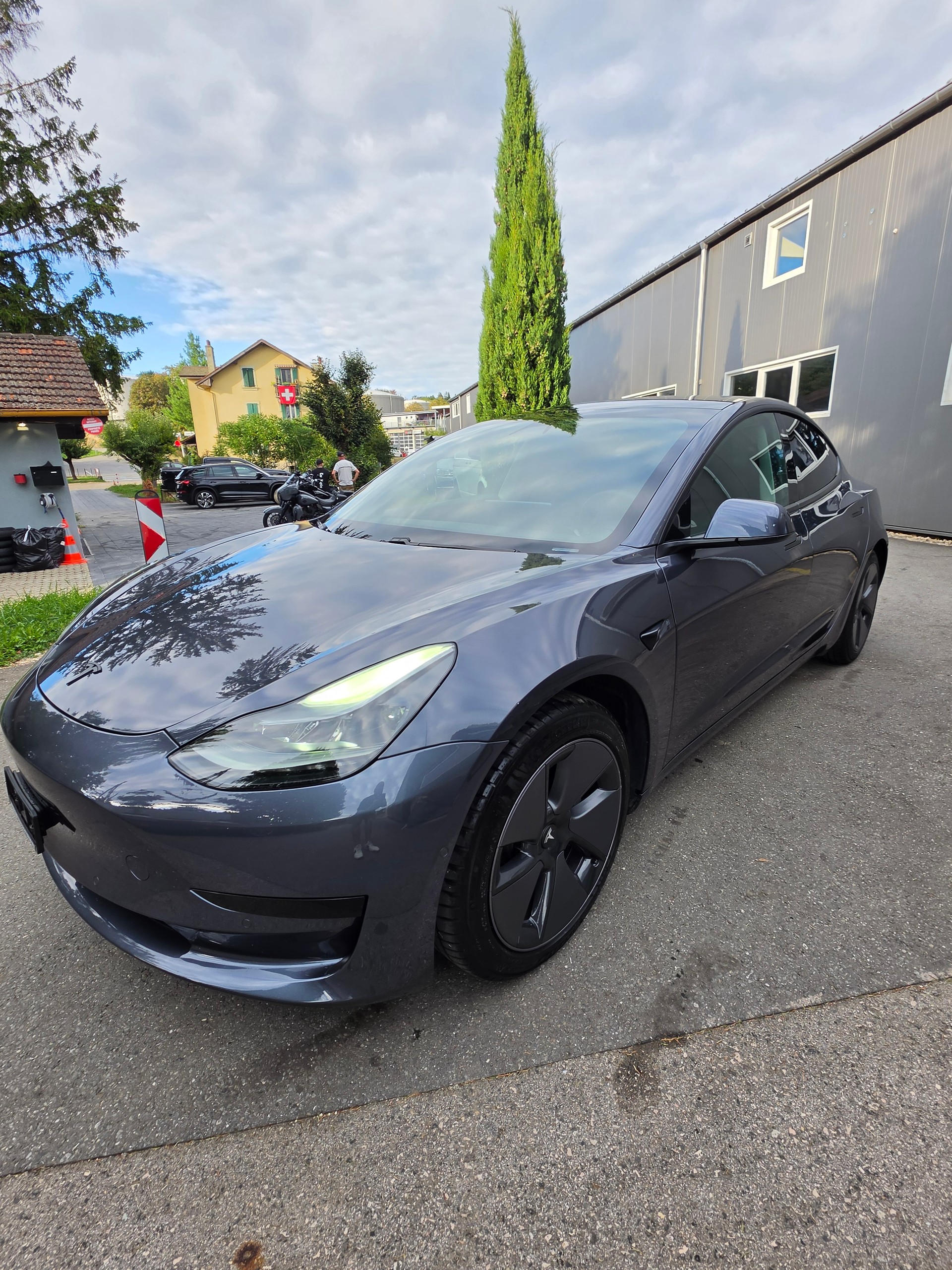 TESLA Model 3-image-0