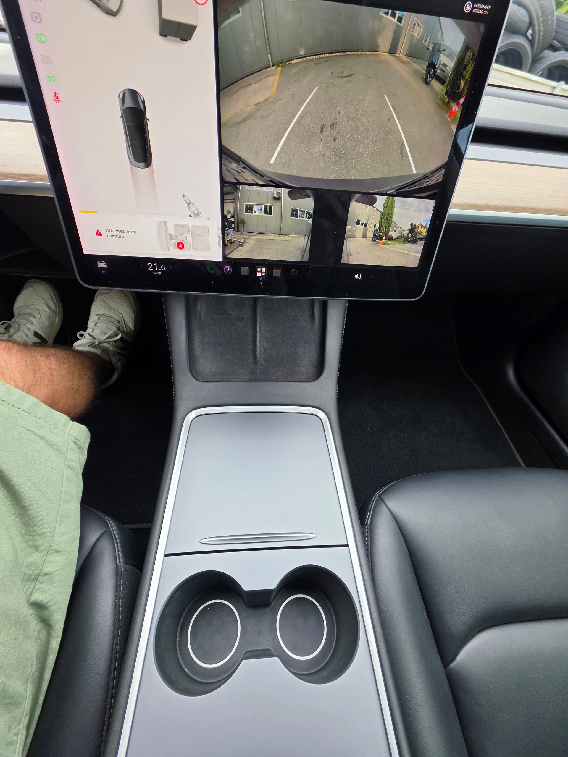 TESLA Model 3-image-11
