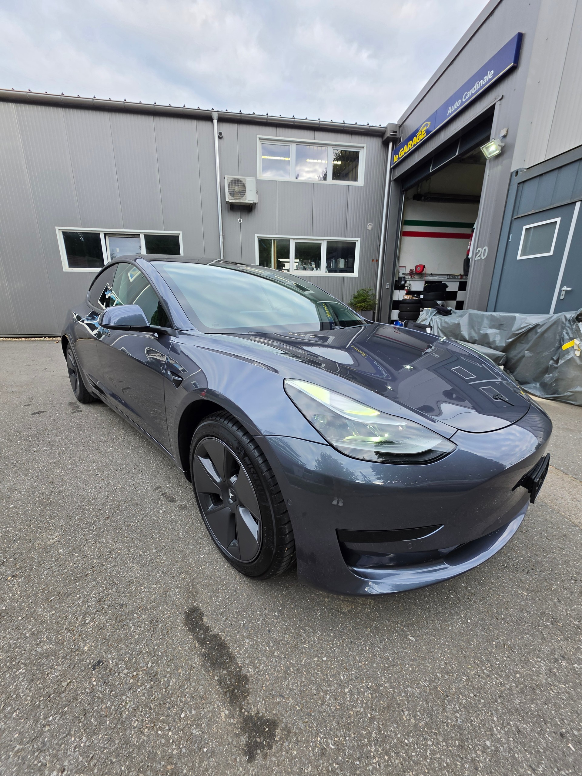 TESLA Model 3-image-2