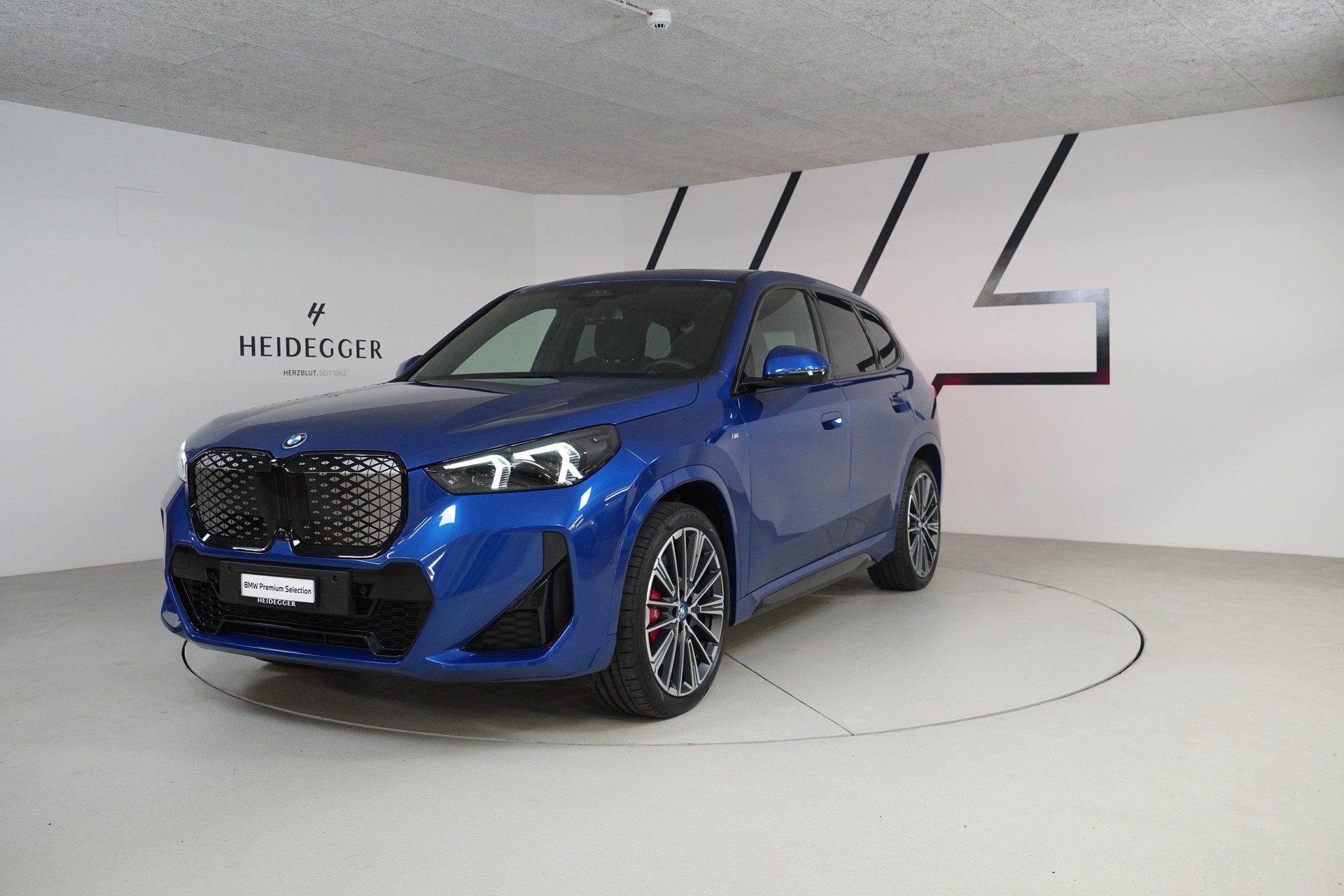 BMW iX1 xDrive 30 M Sport Pro-image-0