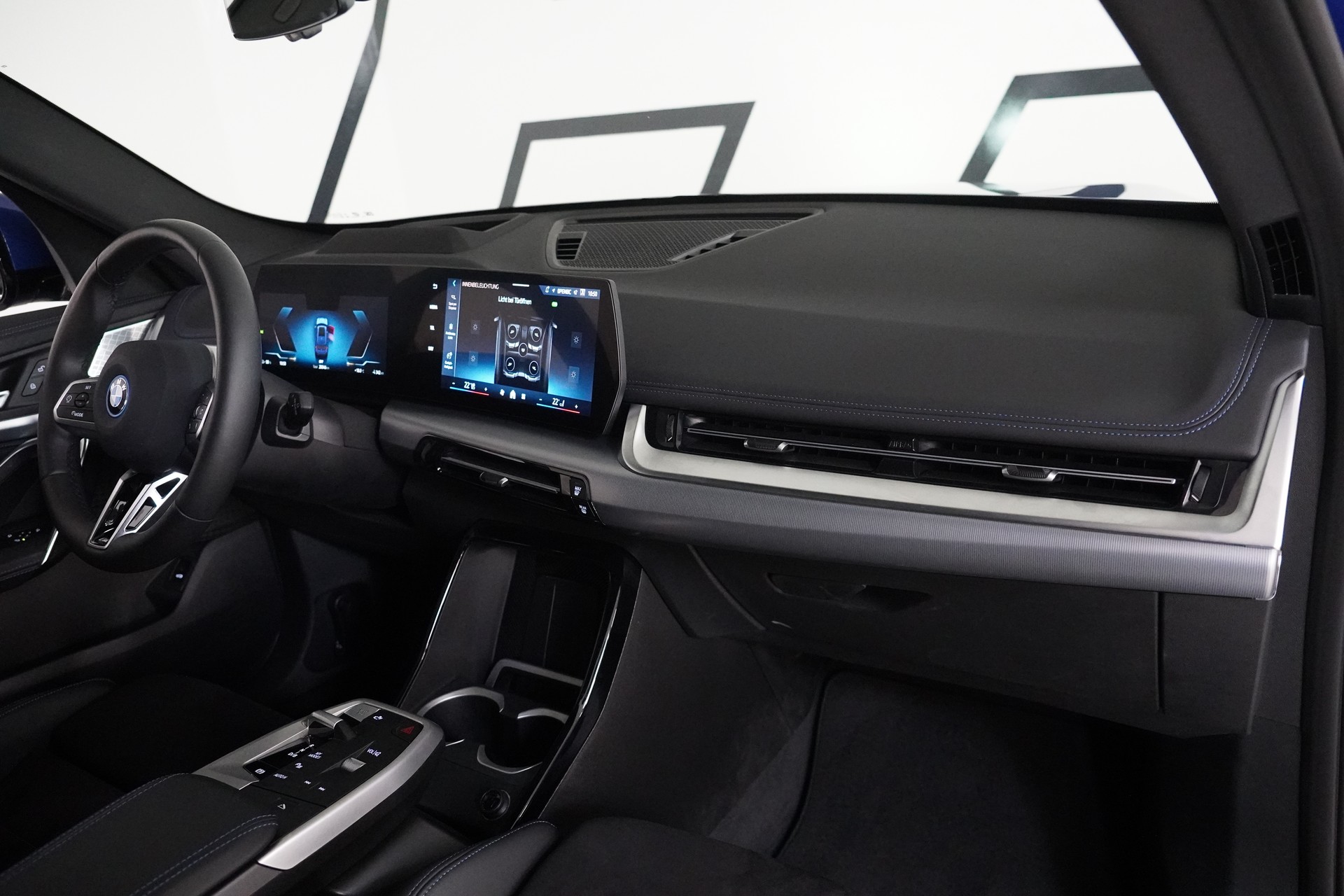BMW iX1 xDrive 30 M Sport Pro-image-17