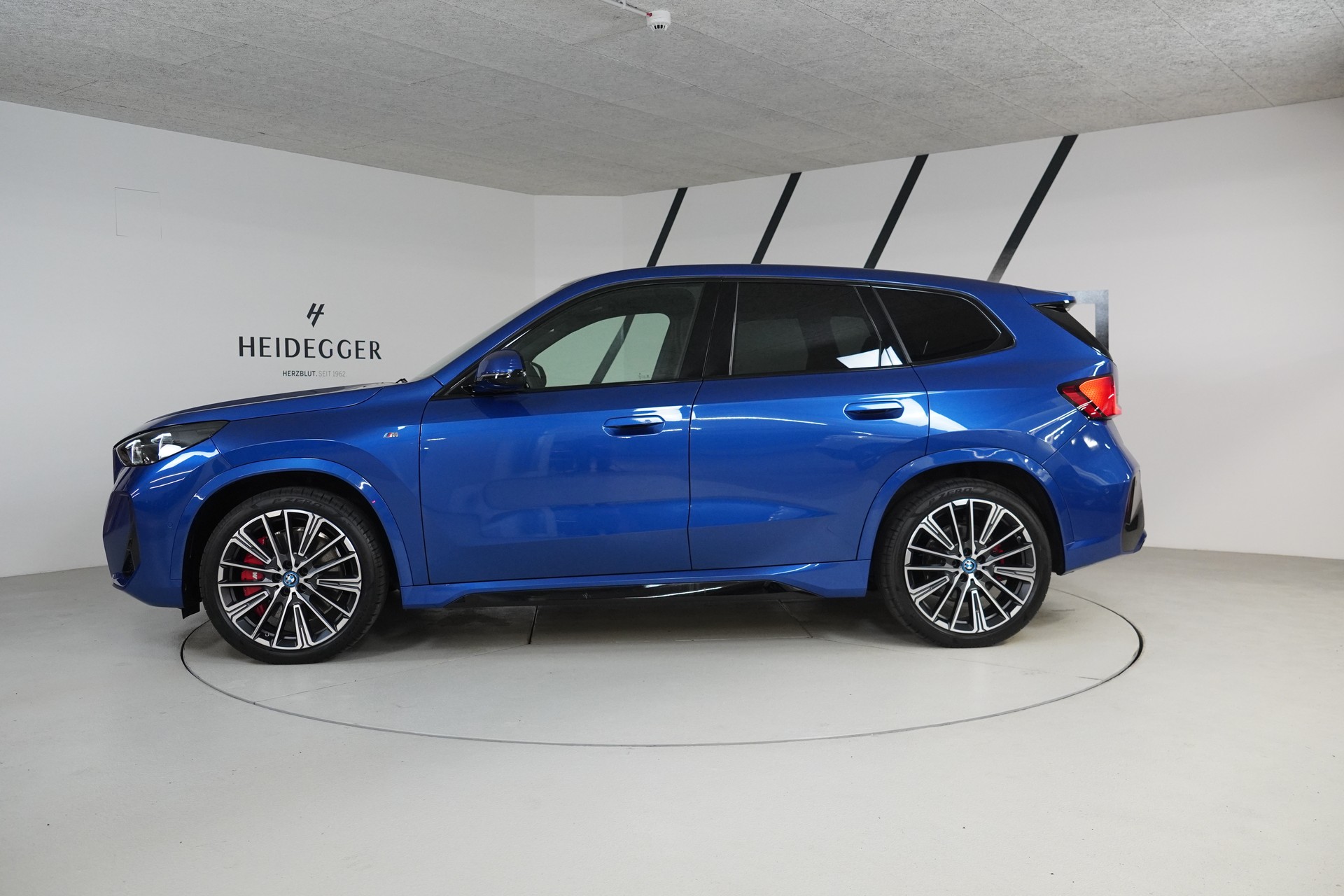 BMW iX1 xDrive 30 M Sport Pro-image-4