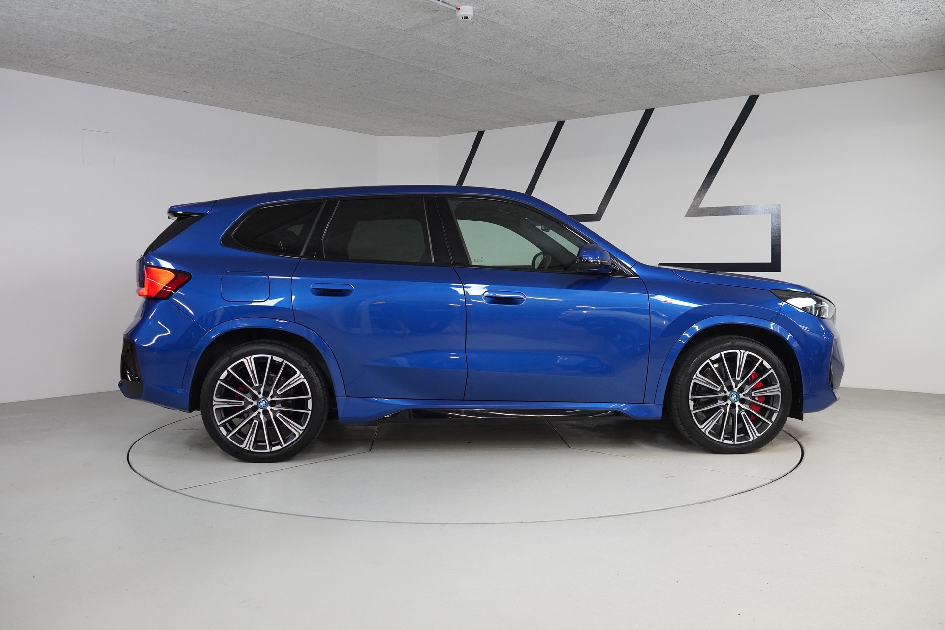 BMW iX1 xDrive 30 M Sport Pro-image-8