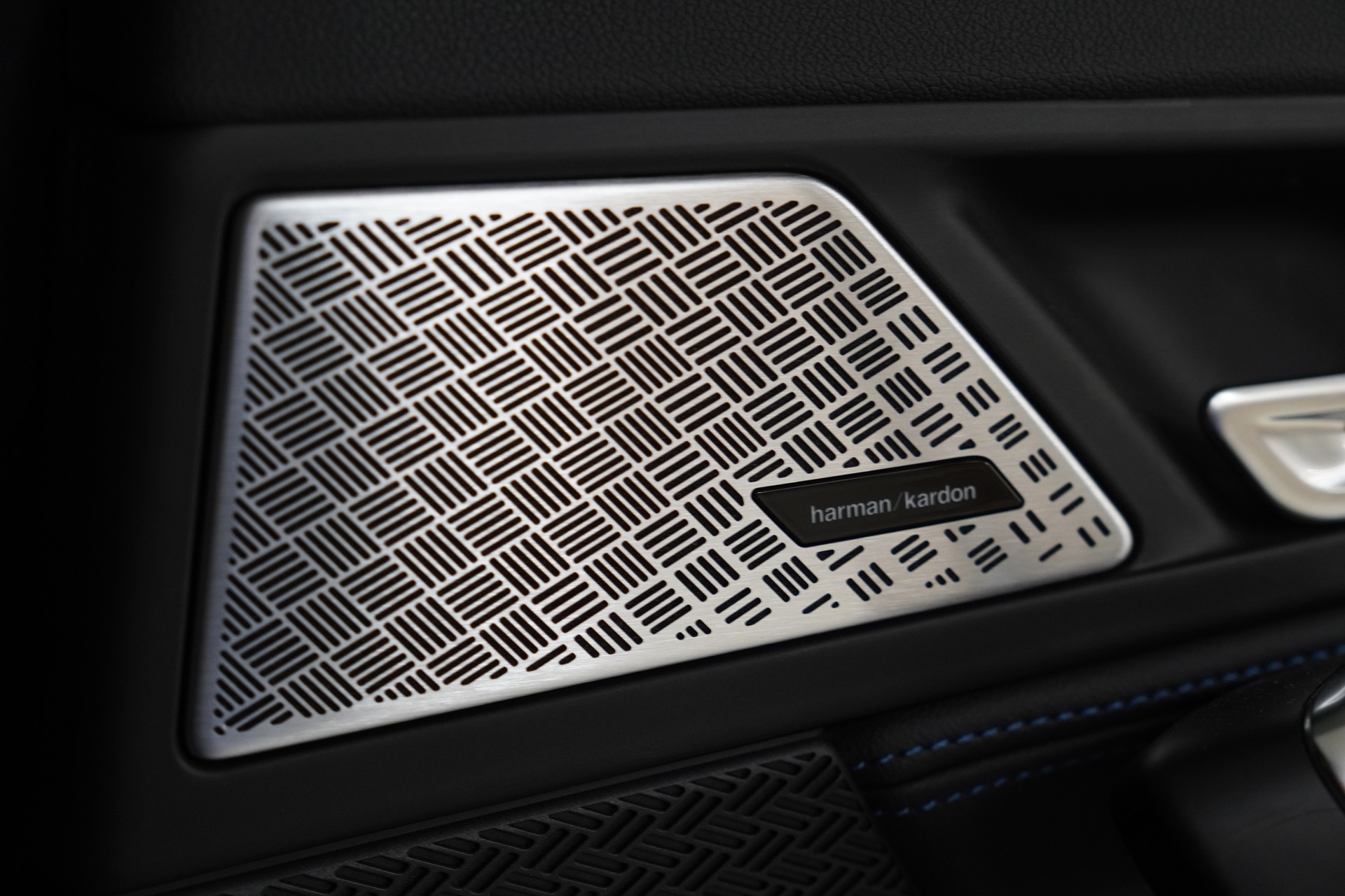 BMW iX1 xDrive 30 M Sport Pro-image-23